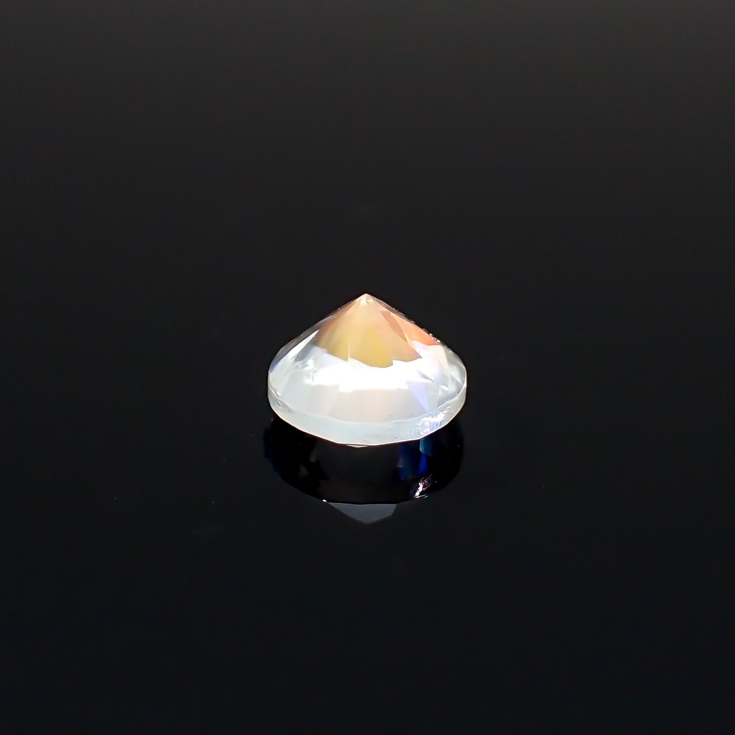レインボームーンストーン マダガスカル産 0.51ct / 5.1x5.1mm前後 [260632389]