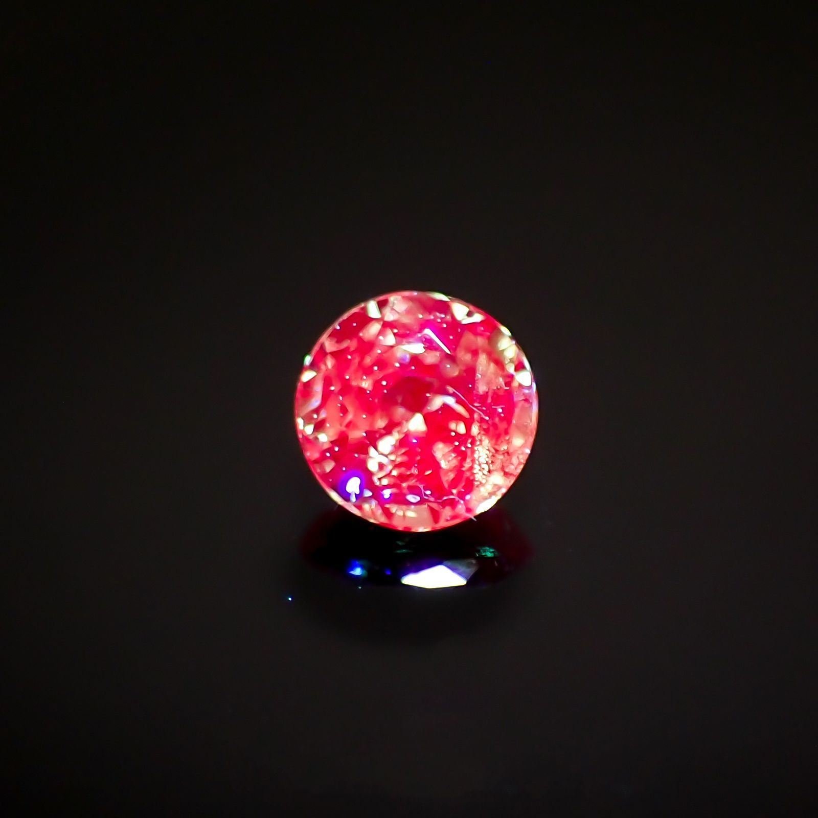アレキサンドライト(宝石名アレキサンドライト)ブラジル産/EmeraldMains社製 0.141ct ソ付(彩珠)[220516023]3x3mm前後