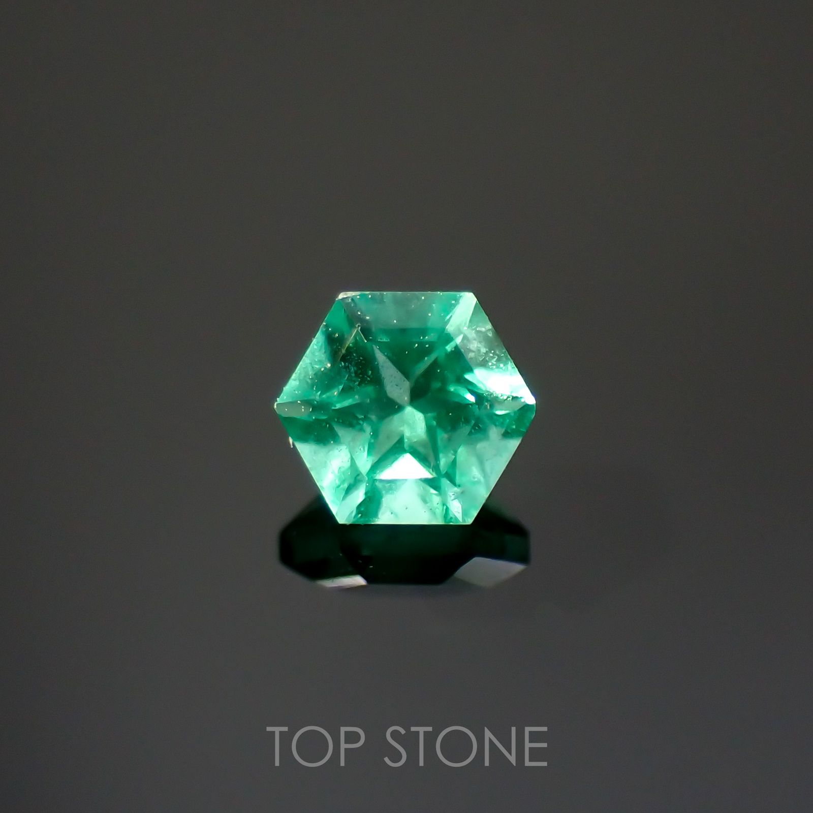 ◇ヘキサゴンカット◇エメラルド(宝石名エメラルド)ザンビア産 0.12ct 識別済[220115192]3x2.9mm前後