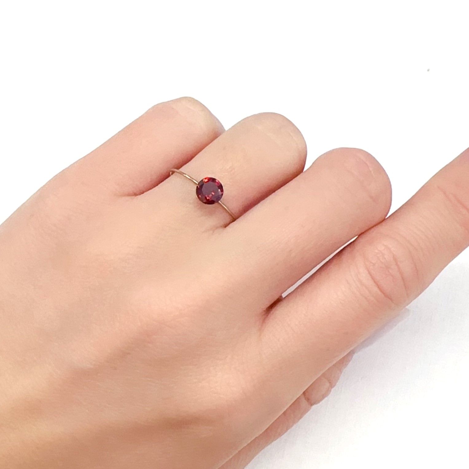 パイラルスパイトガーネット モザンビーク産 0.67ct[231224561]5.4x5.4mm前後