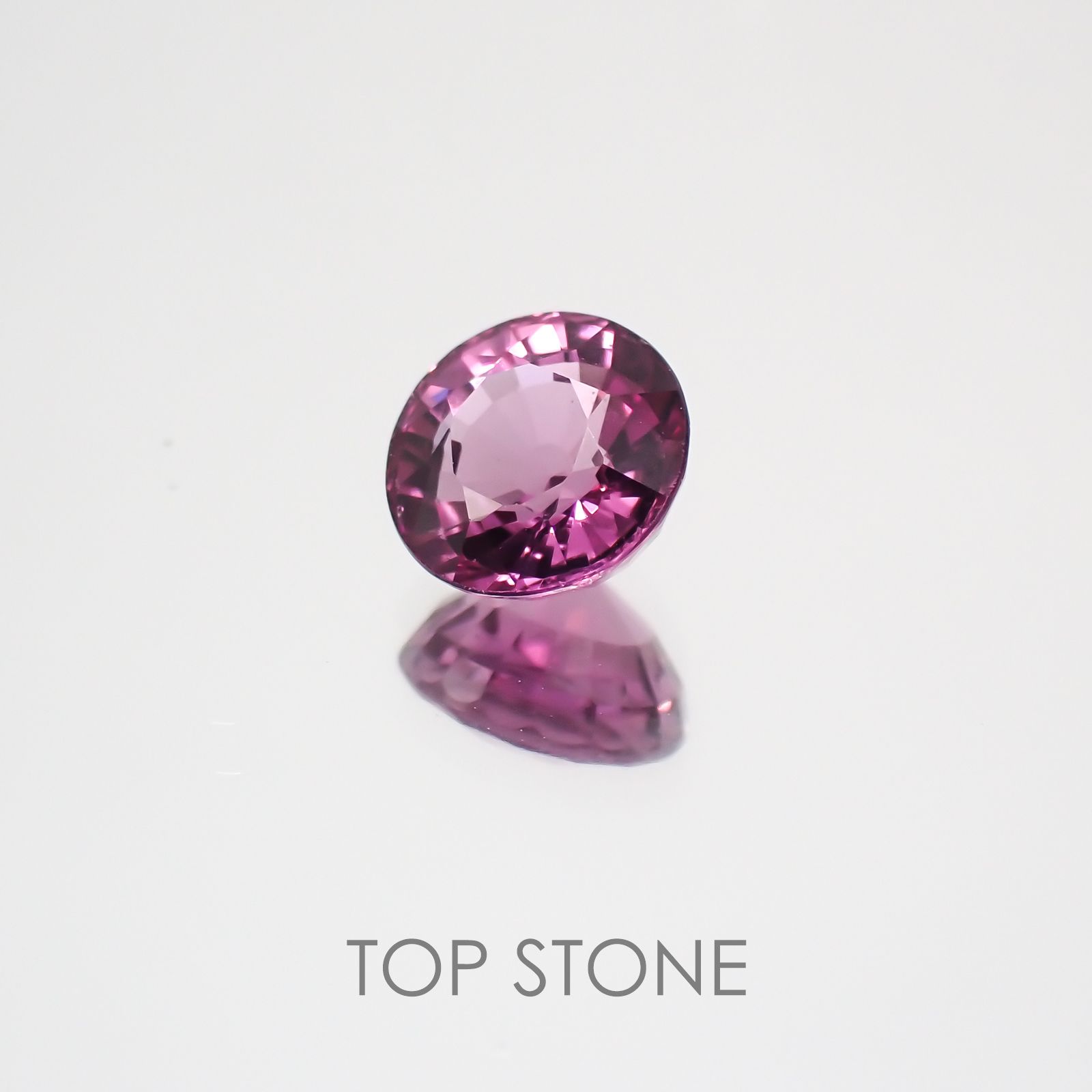 ロードライトガーネット(宝石名ガーネット) ブラジル産 0.79ct 識別済[21059679]5.4×5.4mm前後