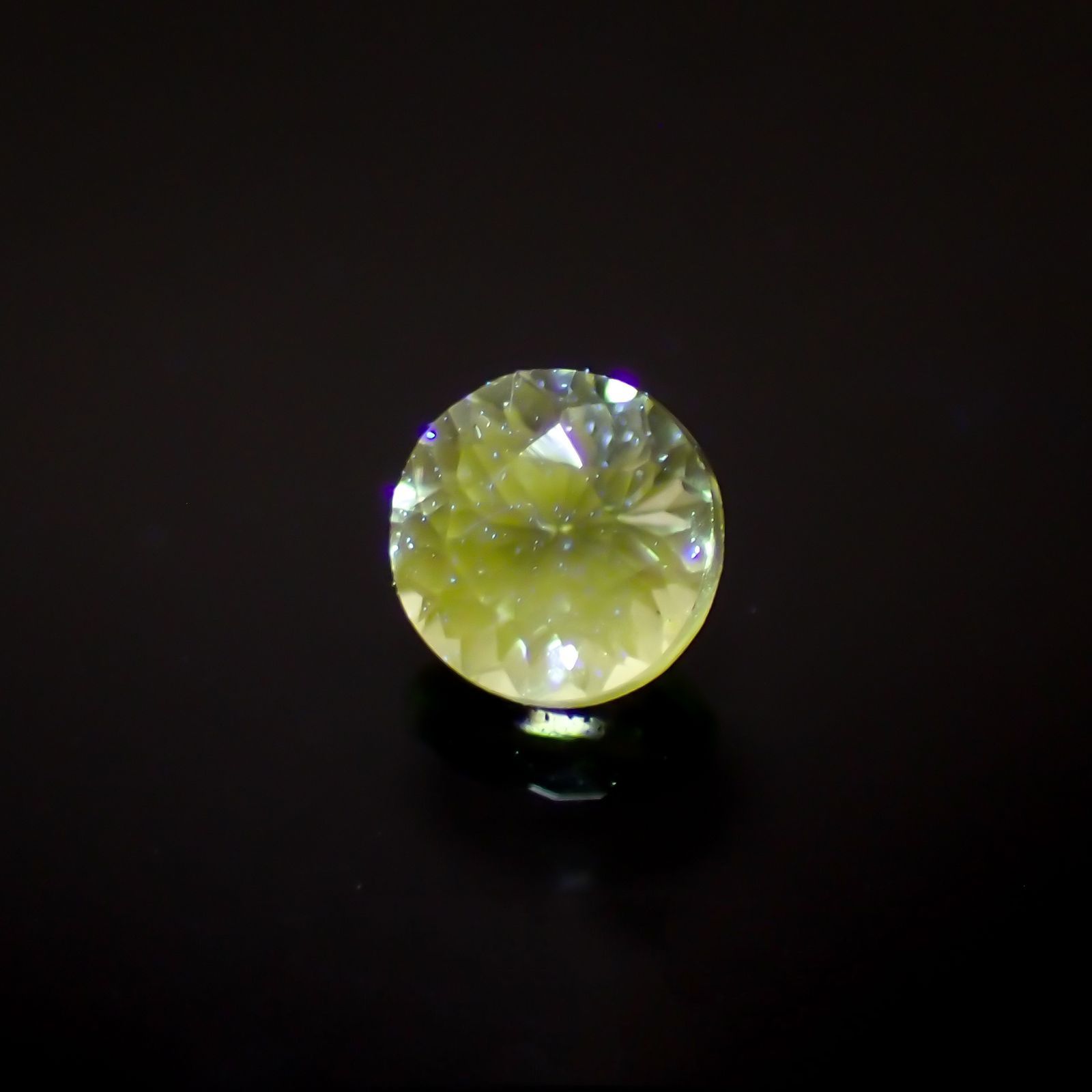 バナジウムコーネルピン(宝石名コーネルピン)タンザニア・タンガ州産 識別済 0.19ct / 3.4x3.4mm前後 [220716907]