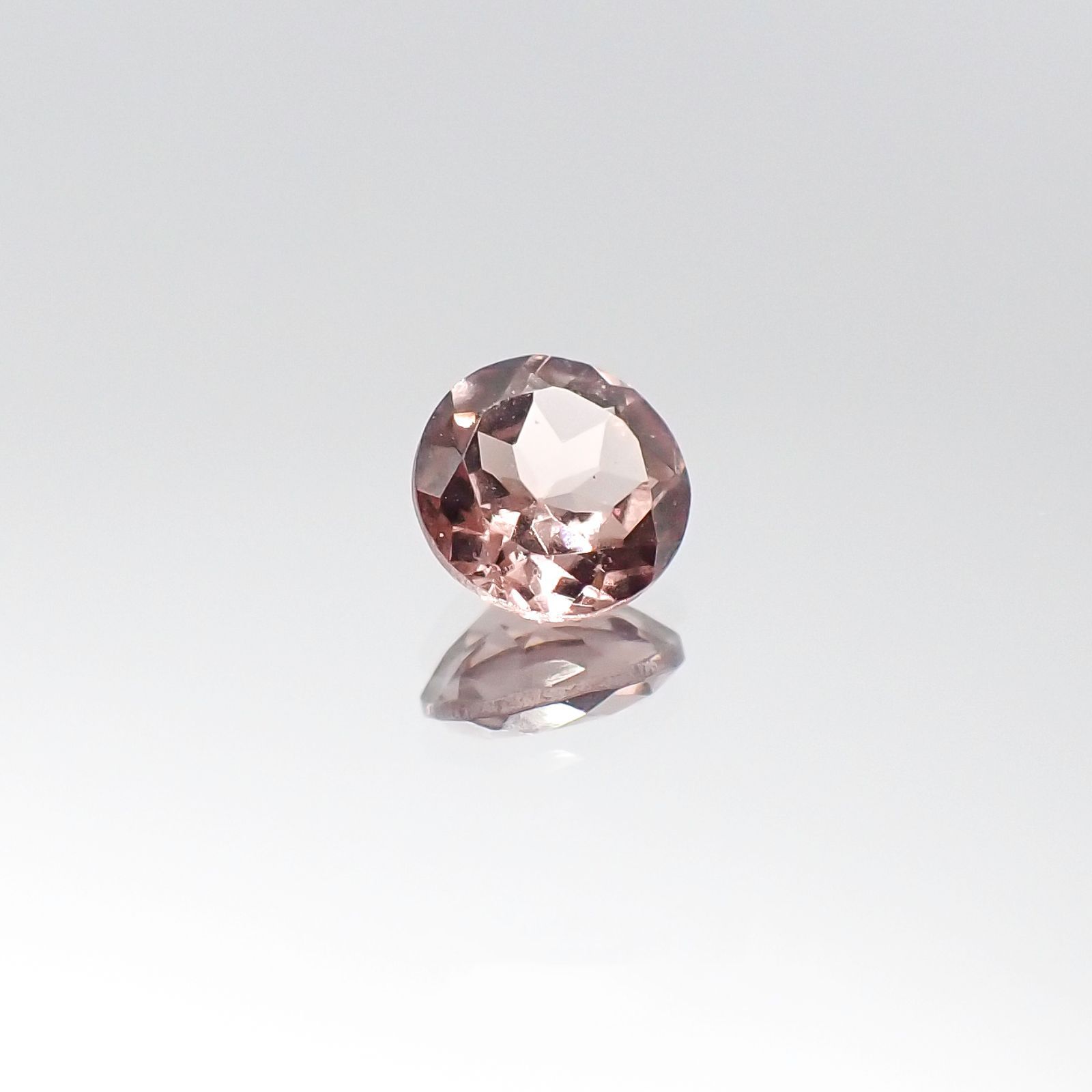カラーシフトマラヤガーネット(宝石名ガーネット)タンザニア・マヘンゲ産 0.65ct 識別済[230823056]5.2x5.2mm前後