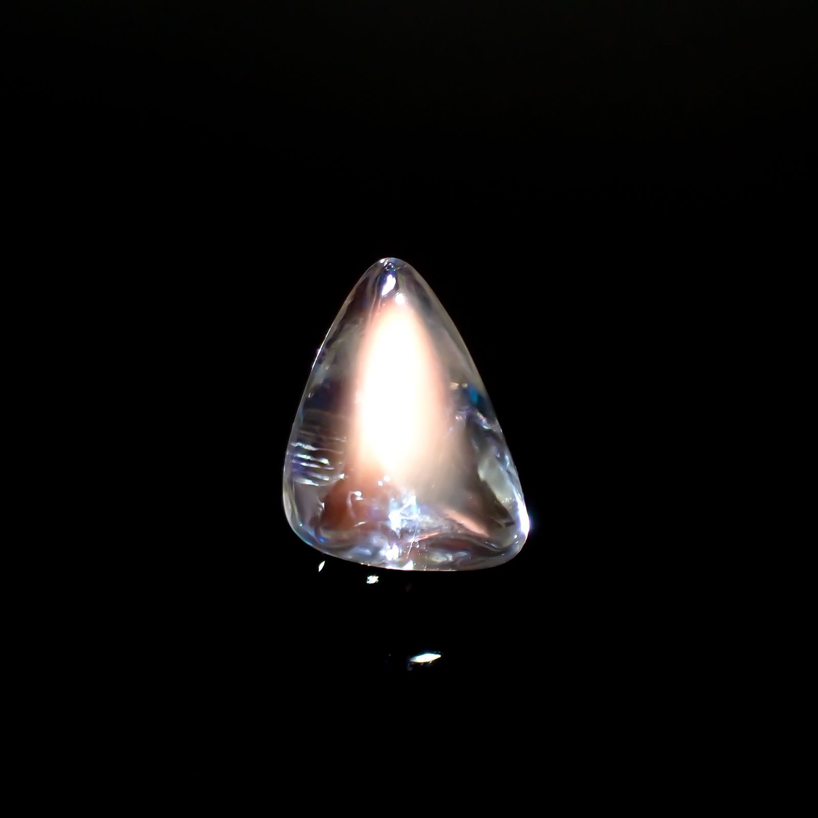 ◇バフトップカット◇レインボームーンストーン(宝石名ラブラドライト) マダガスカル産 ソ付(彩珠) 1.390ct / 8x6.1mm前後 [251211646]