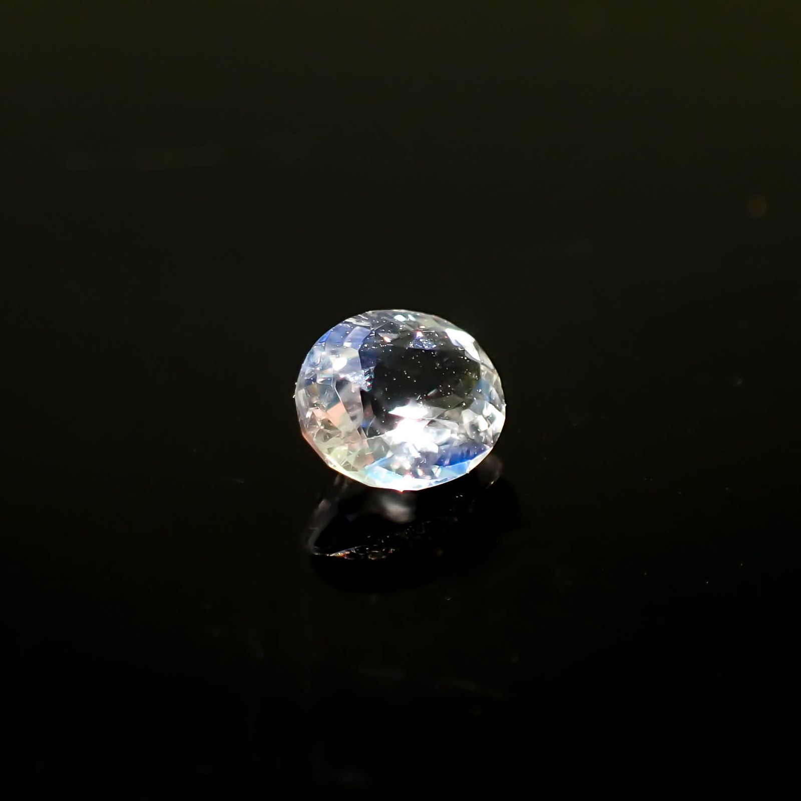 レインボームーンストーン ザンビア産 0.49ct[231224804]5.9x4.9mm前後