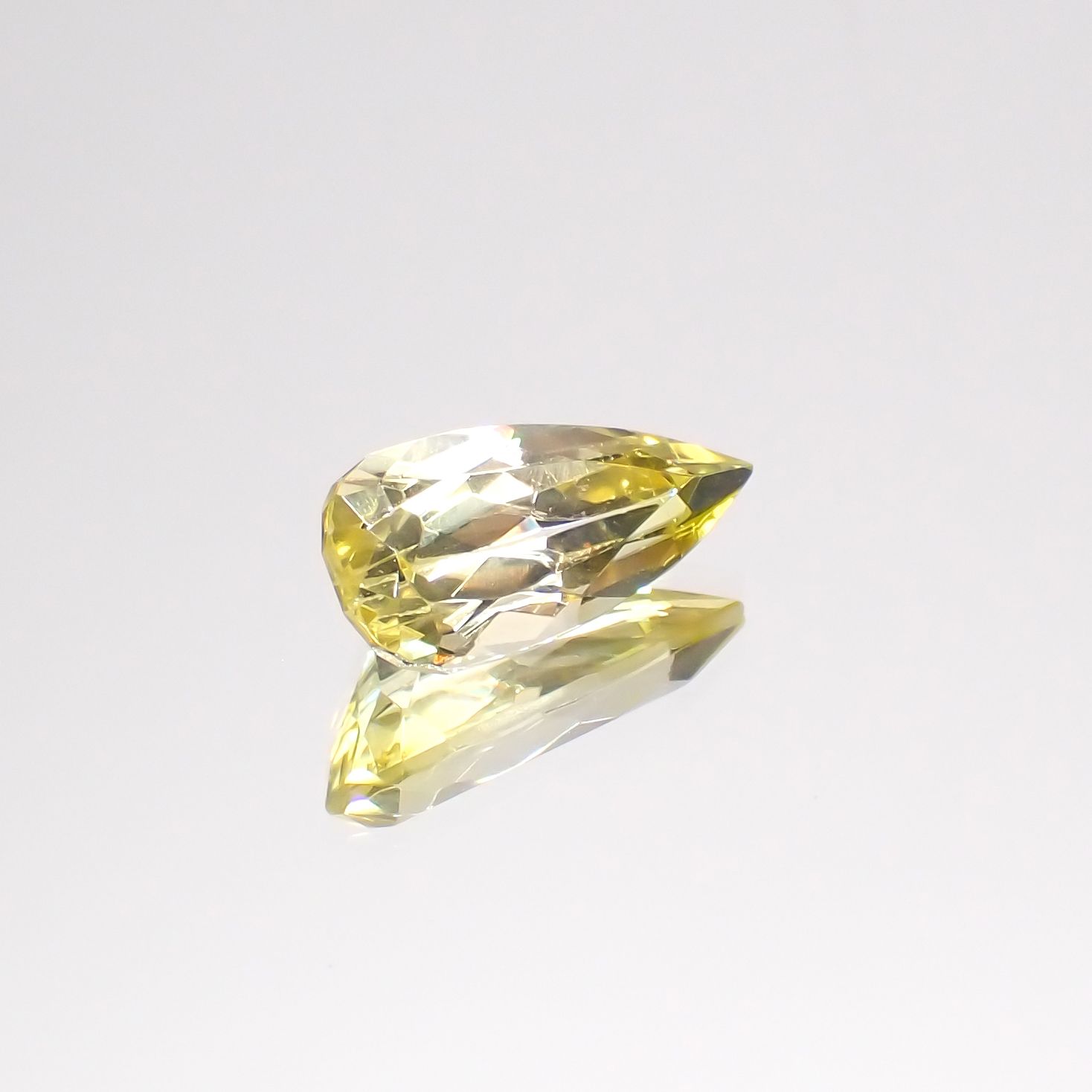 アングレサイト(宝石名アングレサイト)モロッコ産 4.969ct ソ付(日独)[230421876]13.62x6.18mm前後