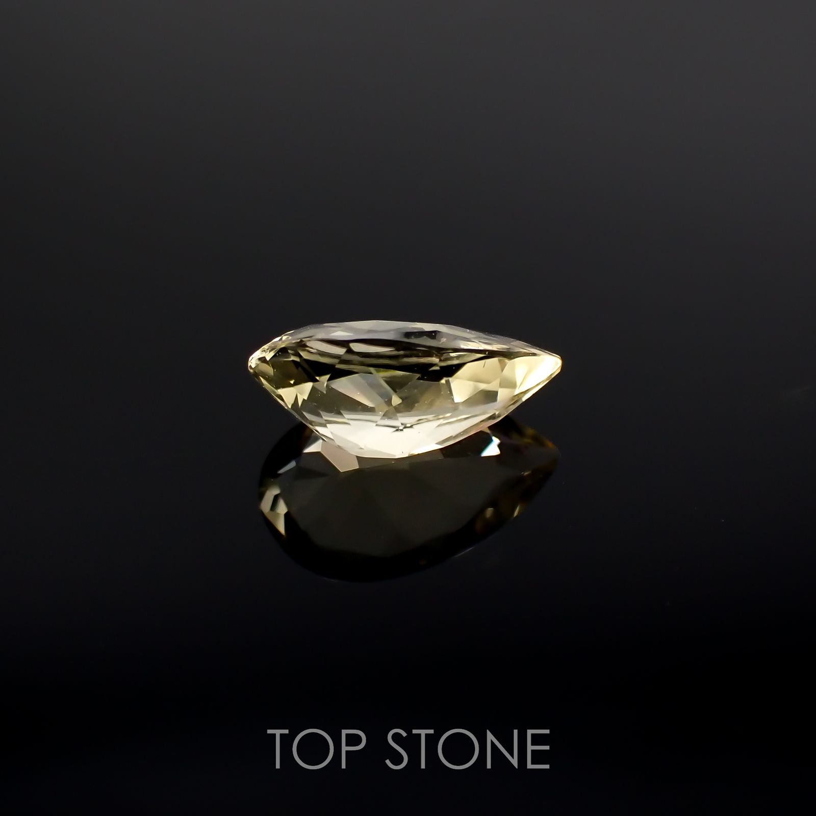 イエロースキャポライト(宝石名イエロー・スキャポライト)タンザニア産 0.65ct 識別済[220918028]8x4.9mm前後