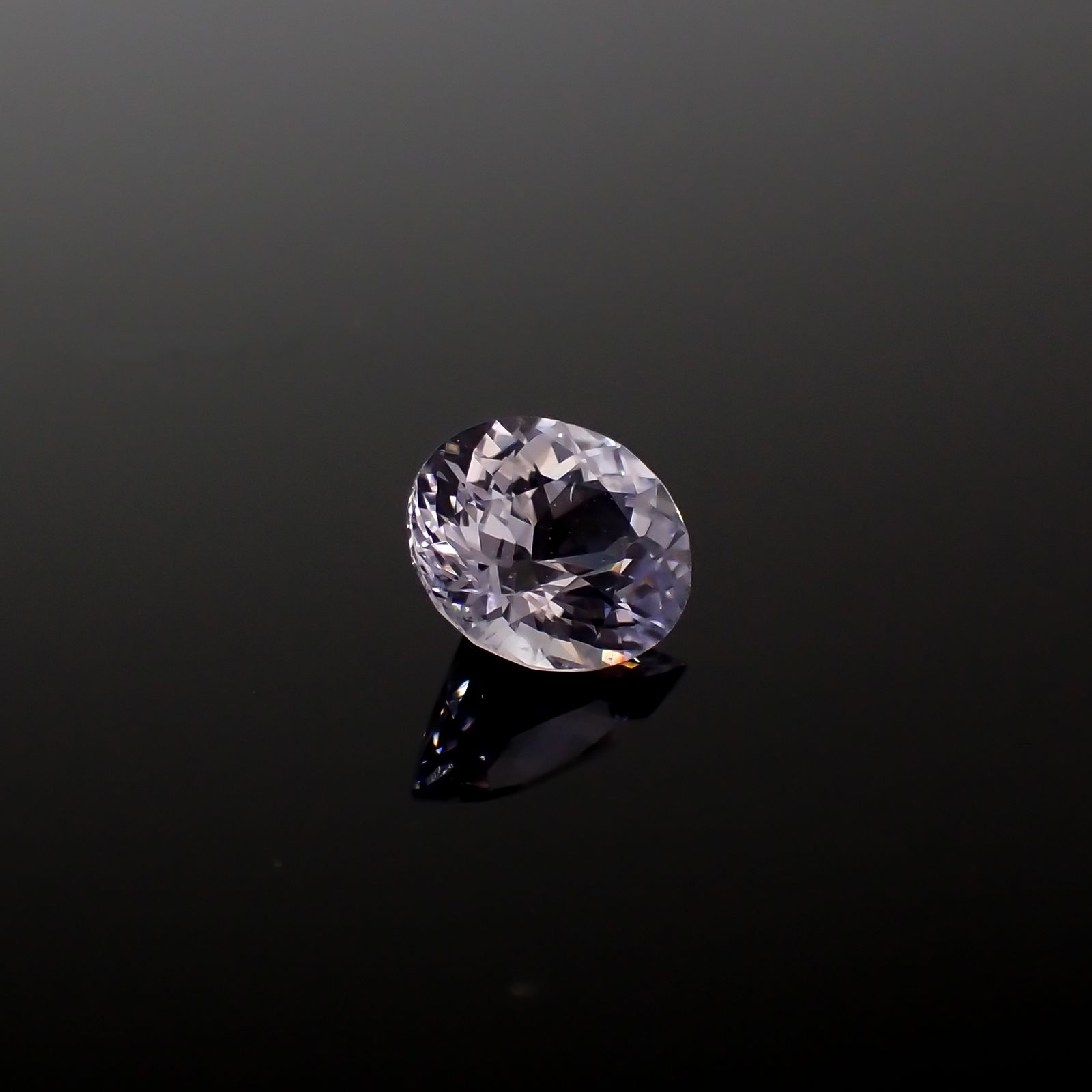 アイスラベンダーサファイア(宝石名サファイア)スリランカ/マダガスカル産 0.84ct 識別済[240226284]6x5.3mm前後