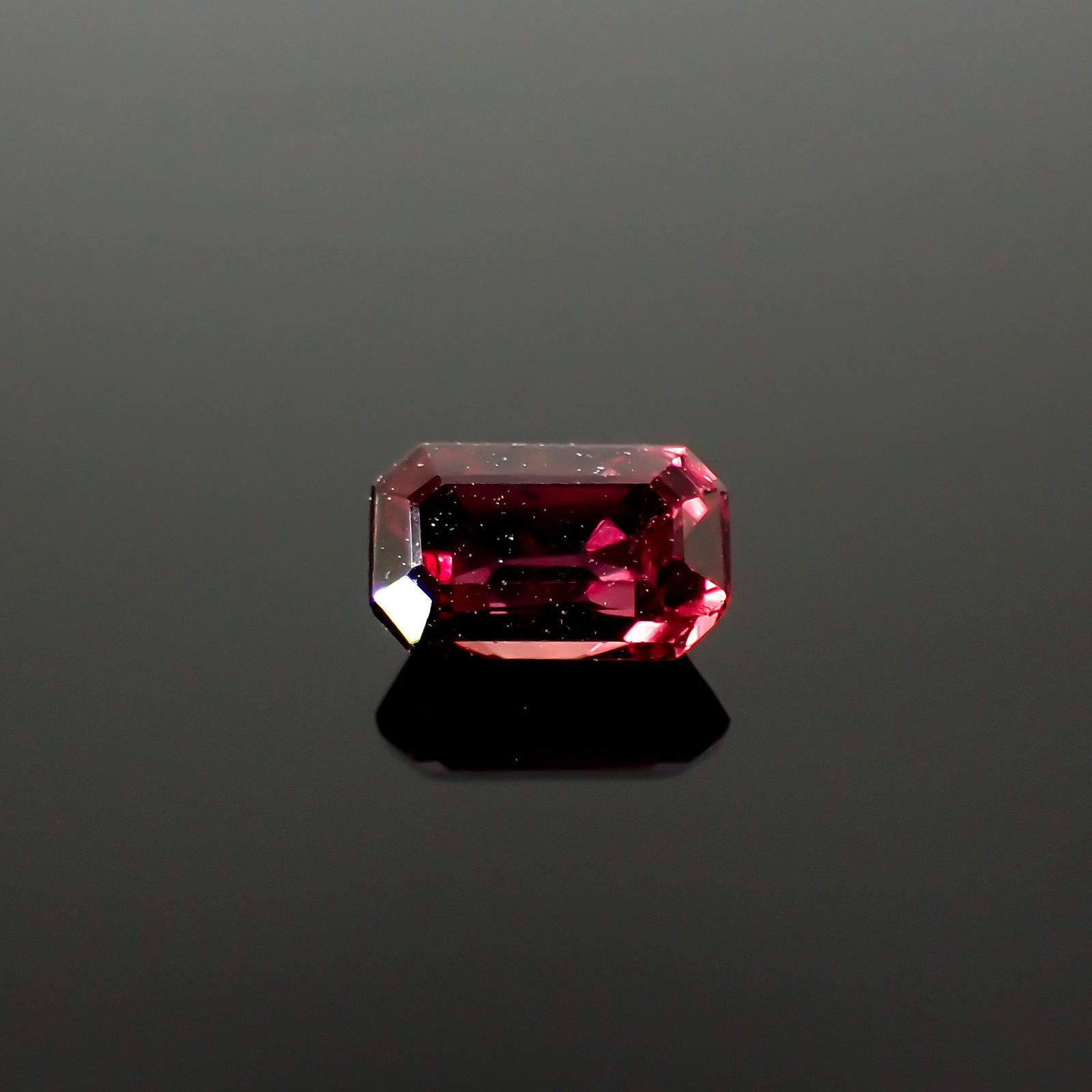 ルビー(宝石名ルビー)タンザニア産 0.45ct 識別済[240226110]5x3mm前後