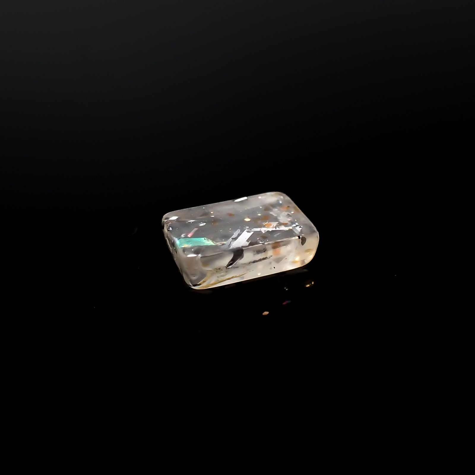 レインボーラティスサンストーン オーストラリア産 0.70ct[240326526]6.8x4.3mm前後