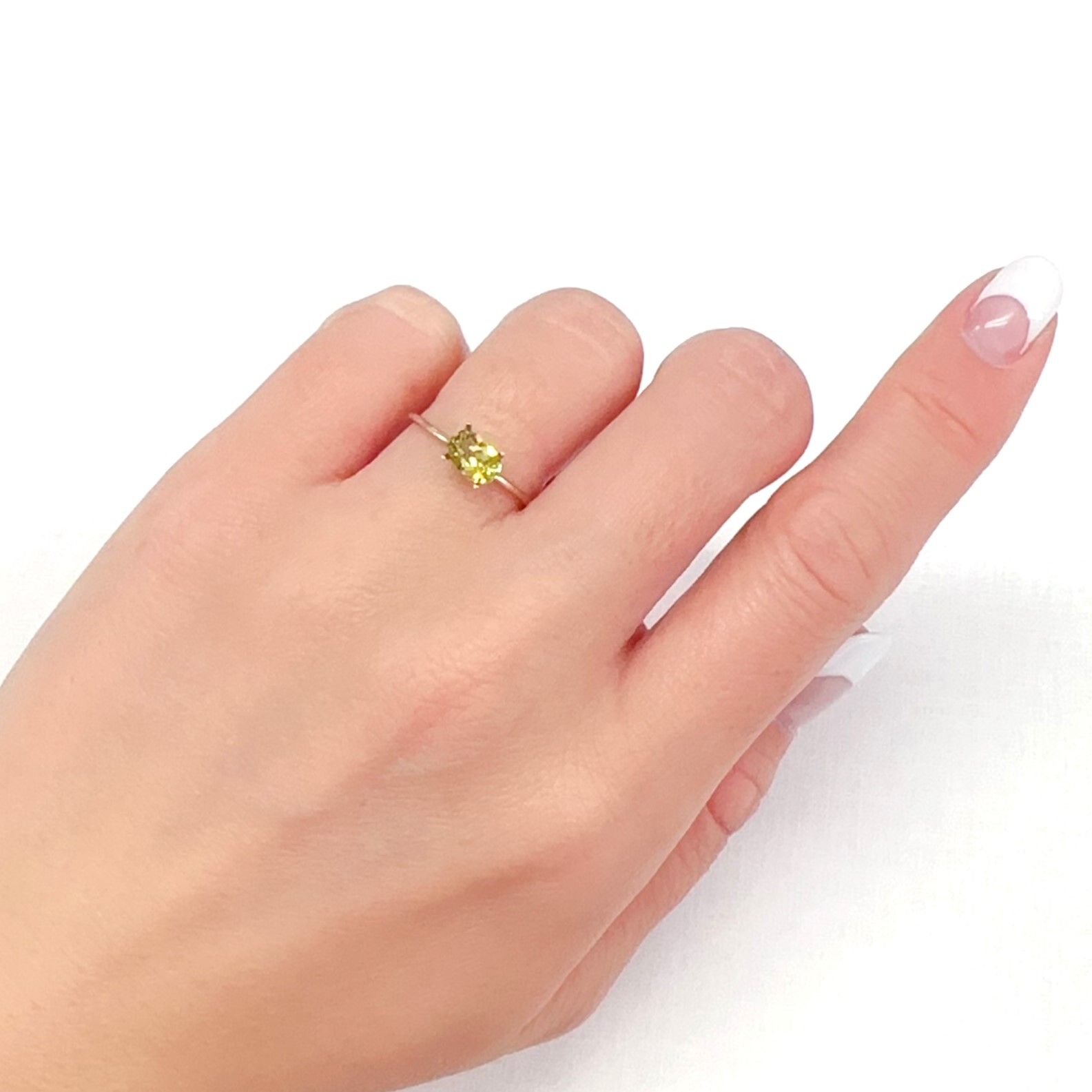マリガーネット(宝石名グロッシュラー アンドラダイト・ガーネット)マリ共和国産 0.68ct 識別済[231224573]6.4x4.4mm前後