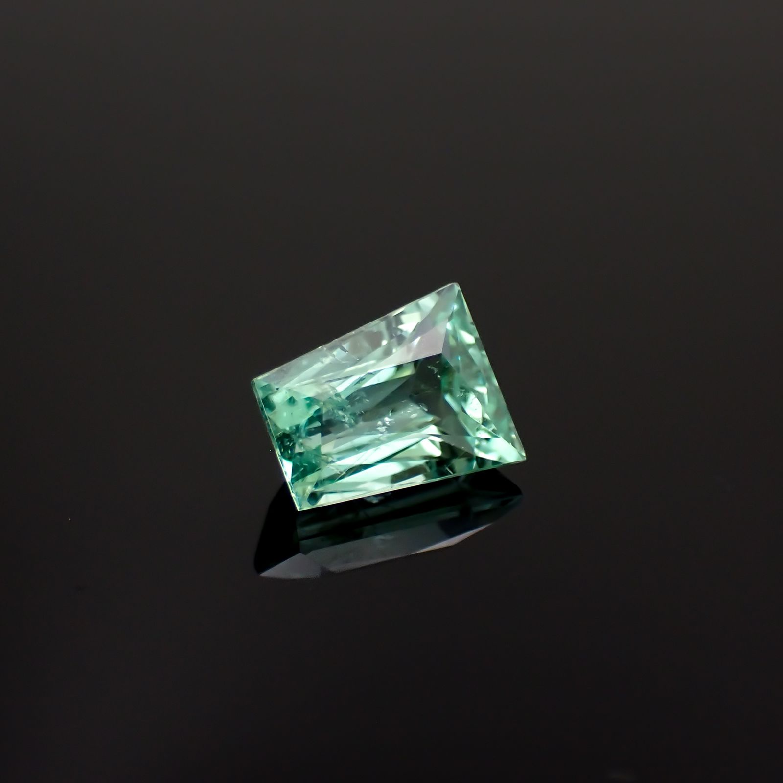 ◇カスタムカット◇パライバトルマリン(宝石名トルマリン/別名パライバ・トルマリン)モザンビーク産 2.098ct ソ付(宝貴協)[230421881]8.55x6.89mm前後