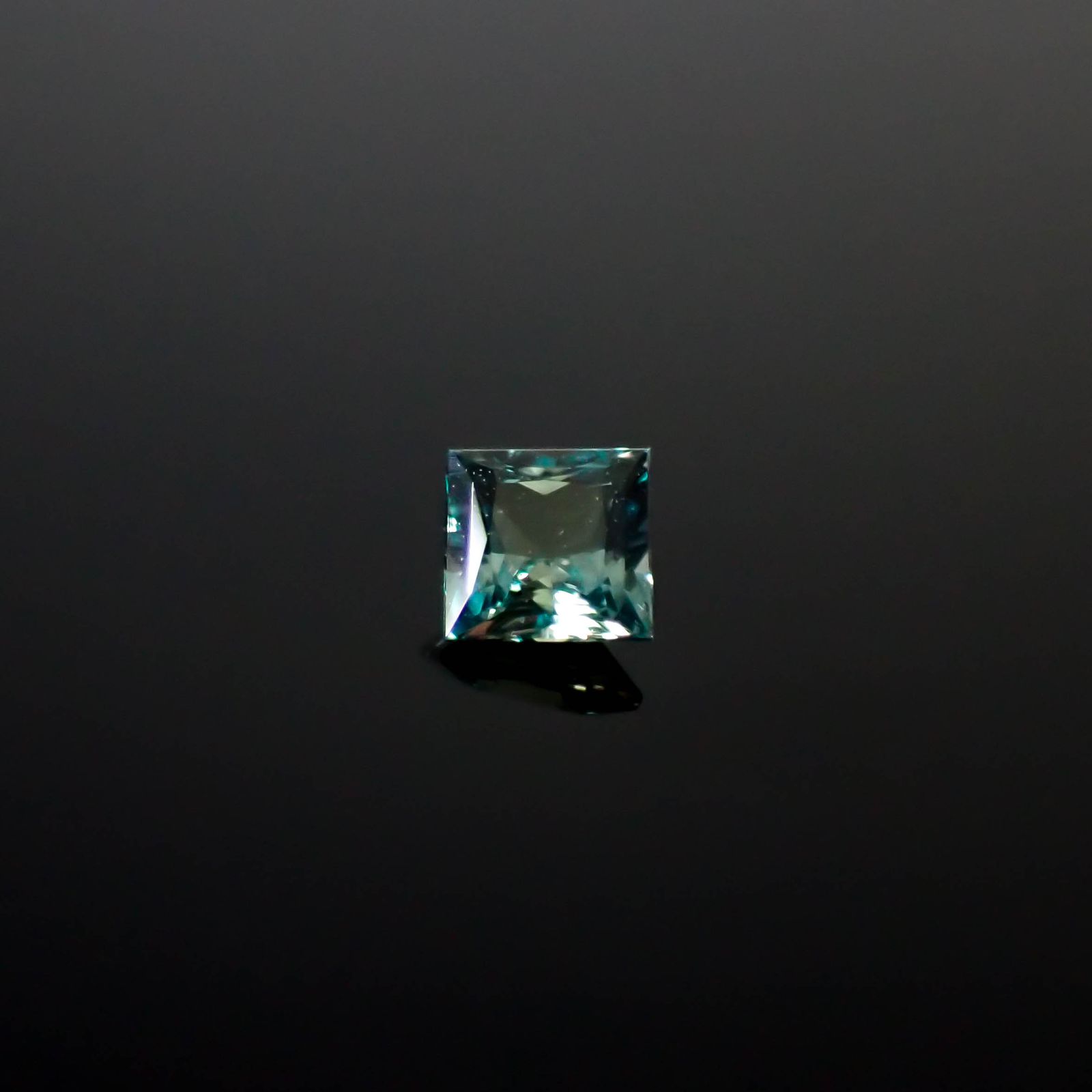 ◇プリンセスカット◇アレキサンドライト ブラジル産/EmeraldMain社製 0.12ct [250330063]2.8x2.8mm前後
