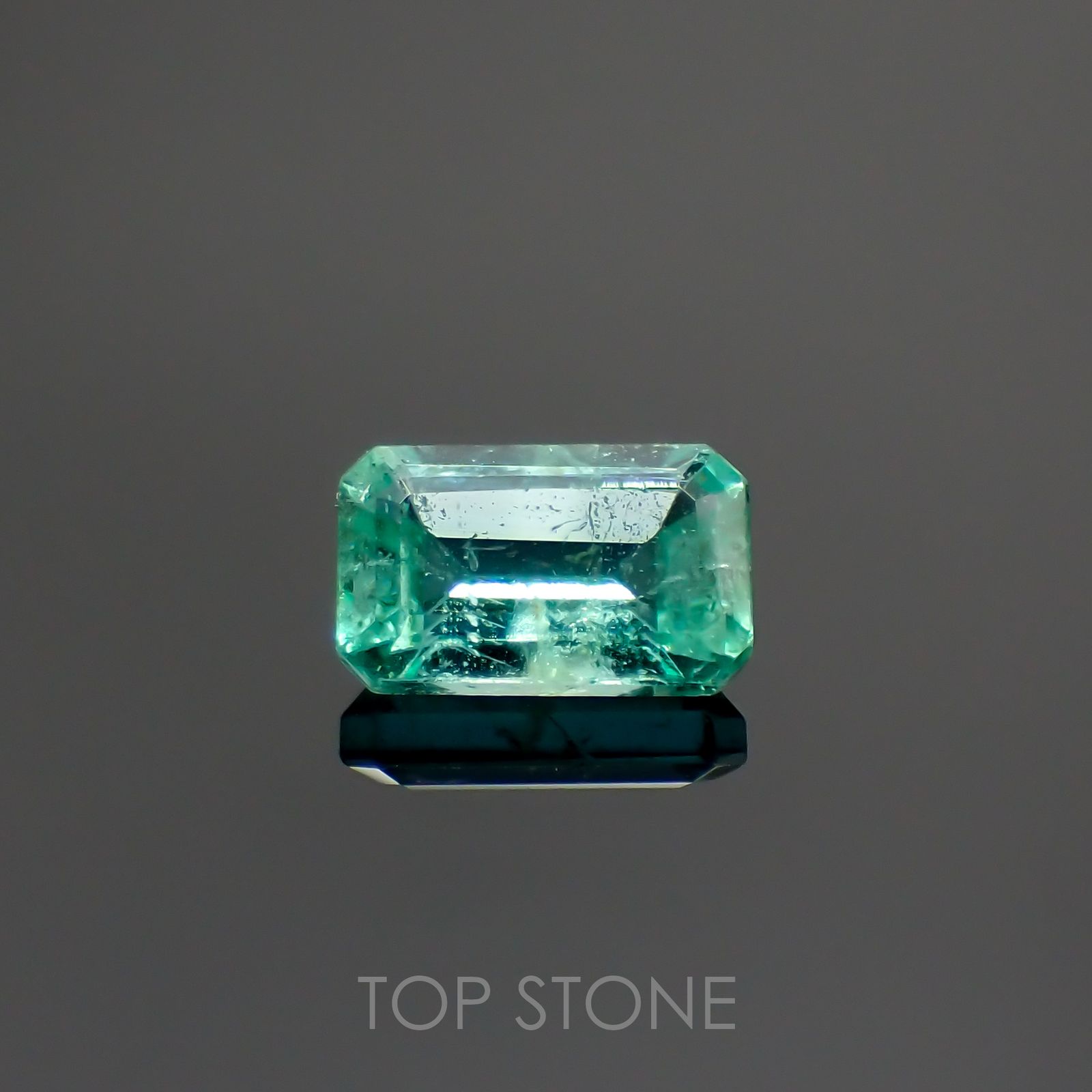 エメラルド(宝石名エメラルド) ザンビア産 0.27ct 識別済[210812996]4.9×3mm前後