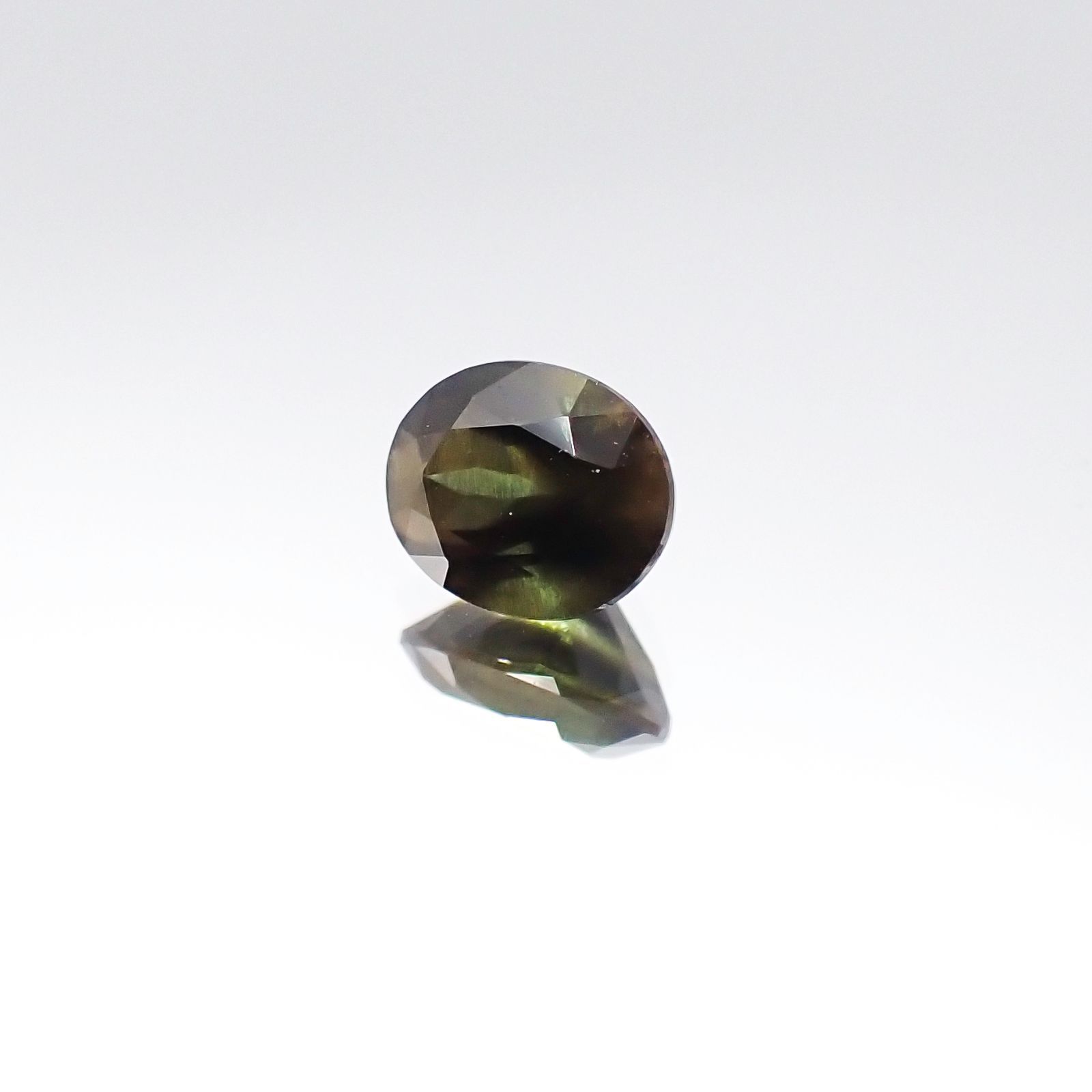 ゴールドシーンサファイア(宝石名シーン・サファイア)ケニア産 0.69ct 識別済[231023798]5.4x4.4mm前後