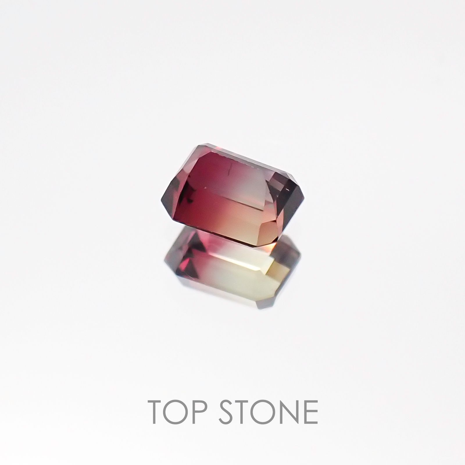 バイカラーサファイア タンザニア産 ルース 0.29ct[20106700]3.8×2.9mm前後