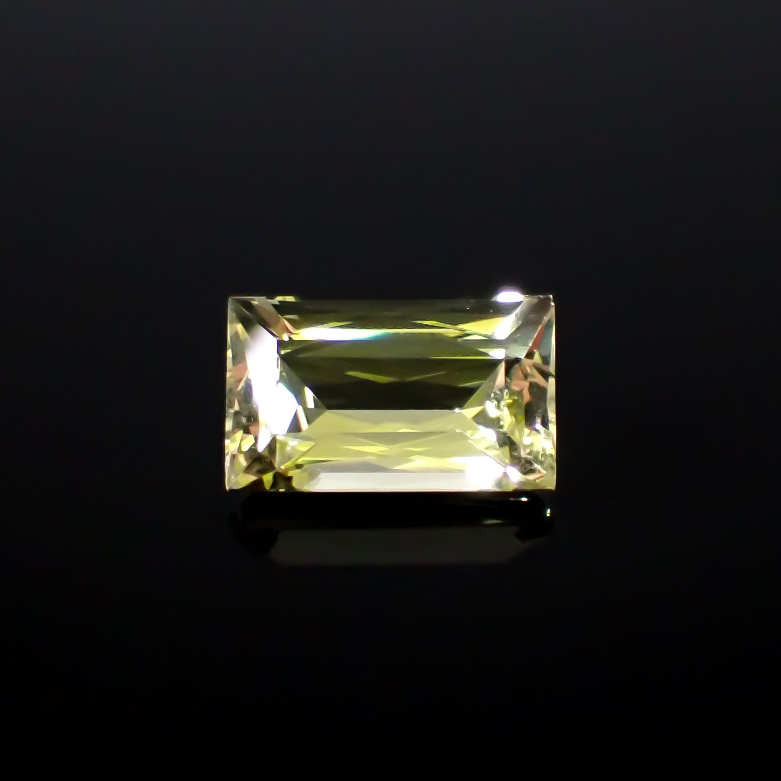 サニディン(宝石名サニディン)マダガスカル産 6.904ct ソ付(日独)[241229668]15.28x9.24mm前後