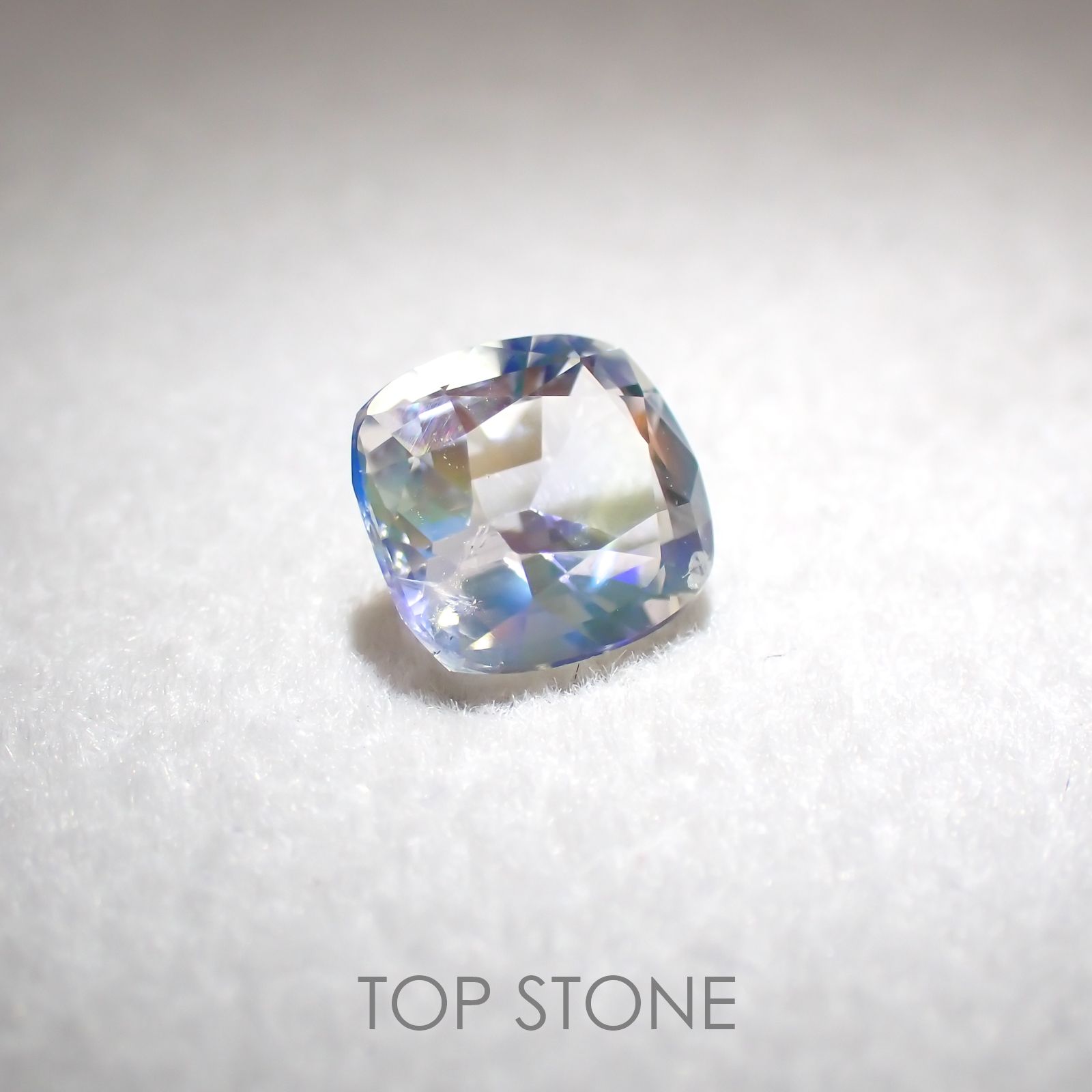 レインボームーンストーン(アンデシンラブラドライト) マダガスカル産 ルース 0.87ct[210410400]6.2×5.7mm前後