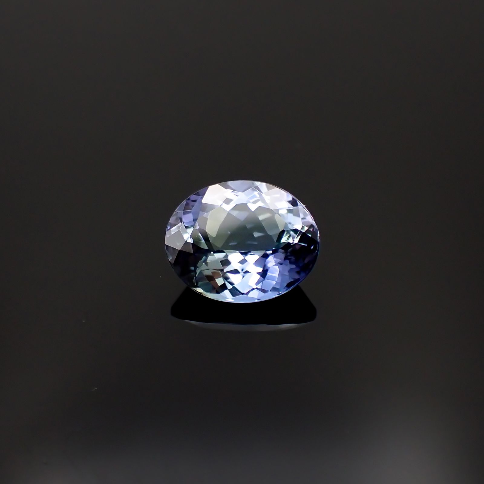 バイカラータンザナイト(宝石名ゾイサイト)タンザニア産 3.39ct 識別済[231224807]10.7x8.5mm前後