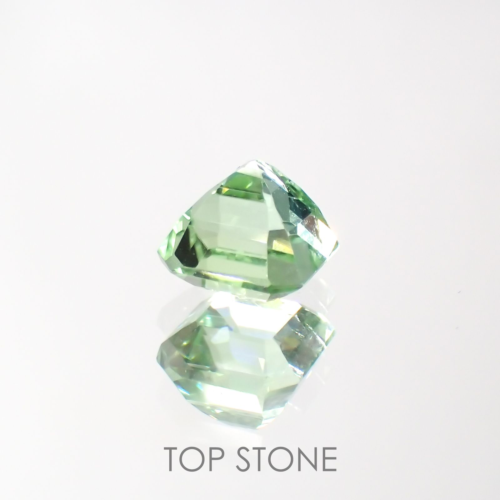 ミントトルマリン(宝石名グリーン・トルマリン) アフガニスタン産 0.74ct 識別済[211013616]5×4.9mm前後