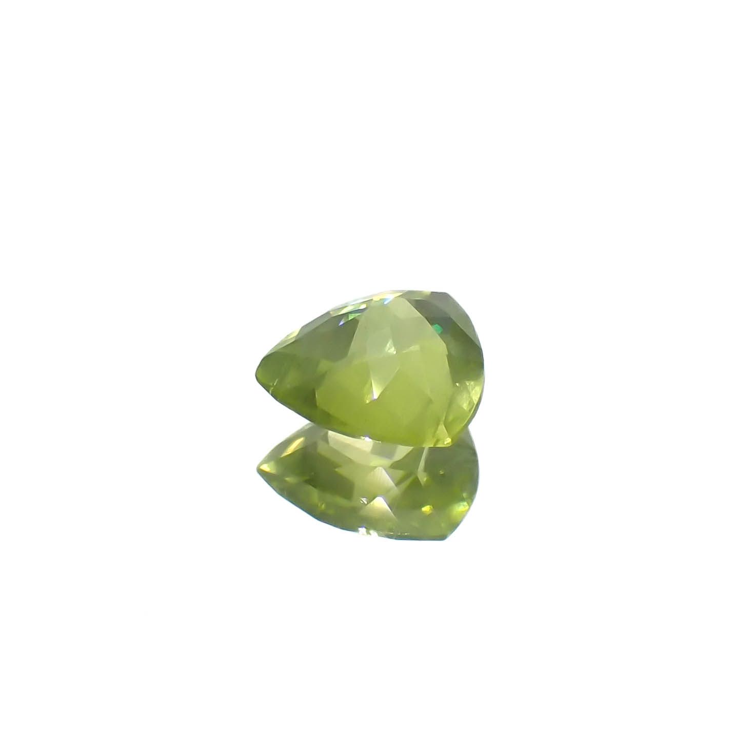 グリーンエンスタタイト(宝石名グリーン・エンスタタイト)カメルーン産 0.78ct 識別済[240125618]6.3x6.1mm前後