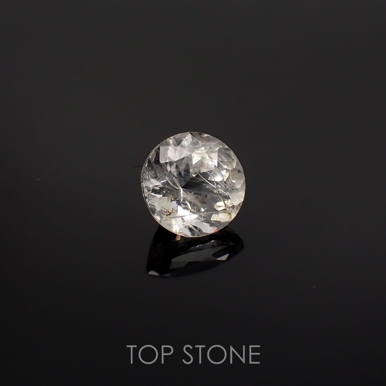 フェナカイト(宝石名フェナカイト)マダガスカル産 0.85ct 識別済[221018420]5.9x5.9mm前後