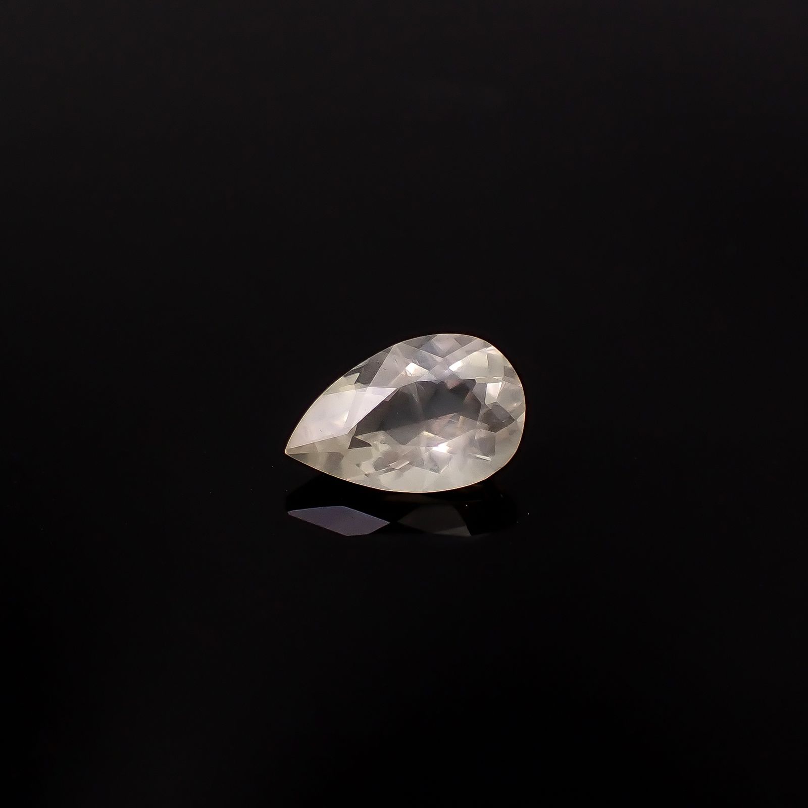 リューサイト 遊色効果あり イタリア産 1.23ct / 9.9x6.3mm前後 [260131558]