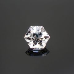 ◇ヘキサゴンカット◇カラーレスジルコン(宝石名ホワイト・ジルコン)スリランカ/カンボジア産 0.84ct 識別済[220114271]4.7x4.6mm前後
