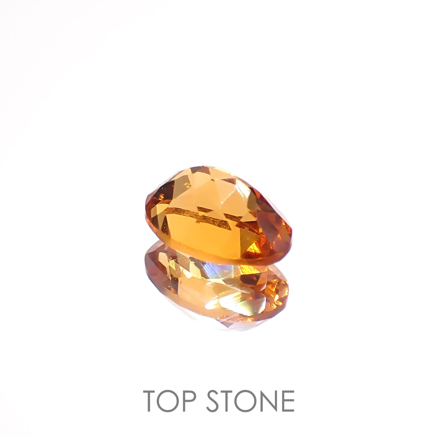 スペサルティンガーネット(宝石名ガーネット)タンザニア産 0.72ct 識別済[220817549]6.1x4.1mm前後