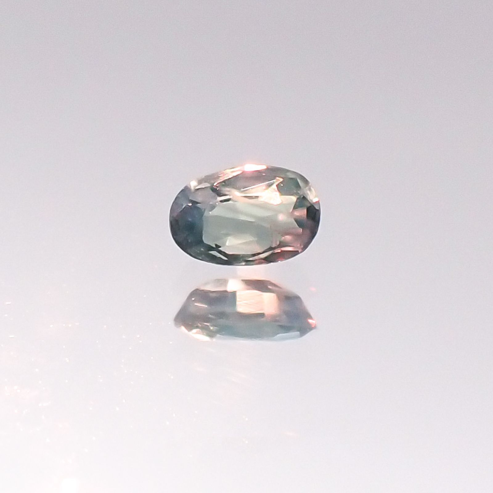 アレキサンドライト インド産 ルース 0.14ct[20095563]3.8×2.5mm前後