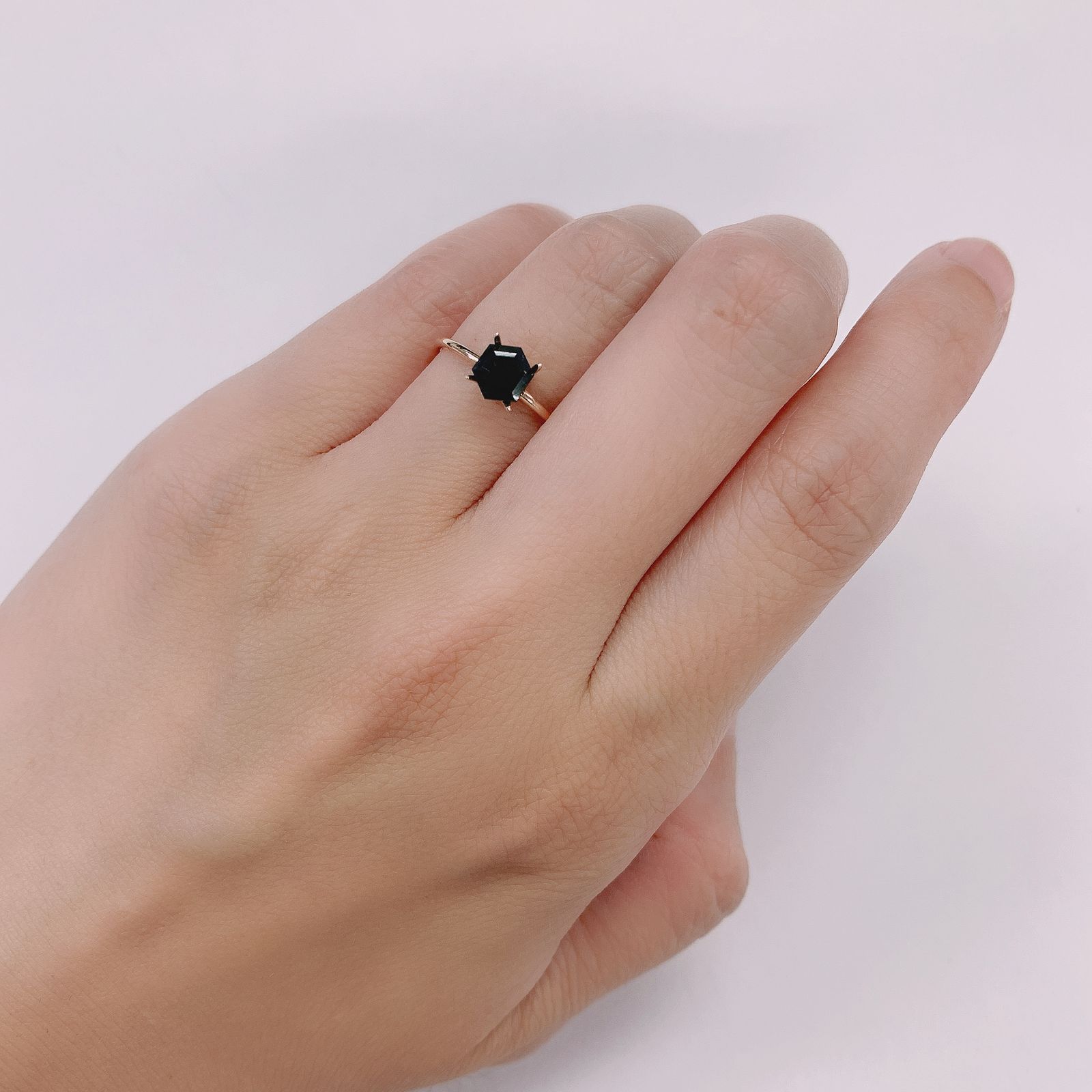 ◇ヘキサゴンカット◇グランディディエライト(宝石名グランディディエライト) マダガスカル産 0.55ct 識別済[210813058]5×5mm前後