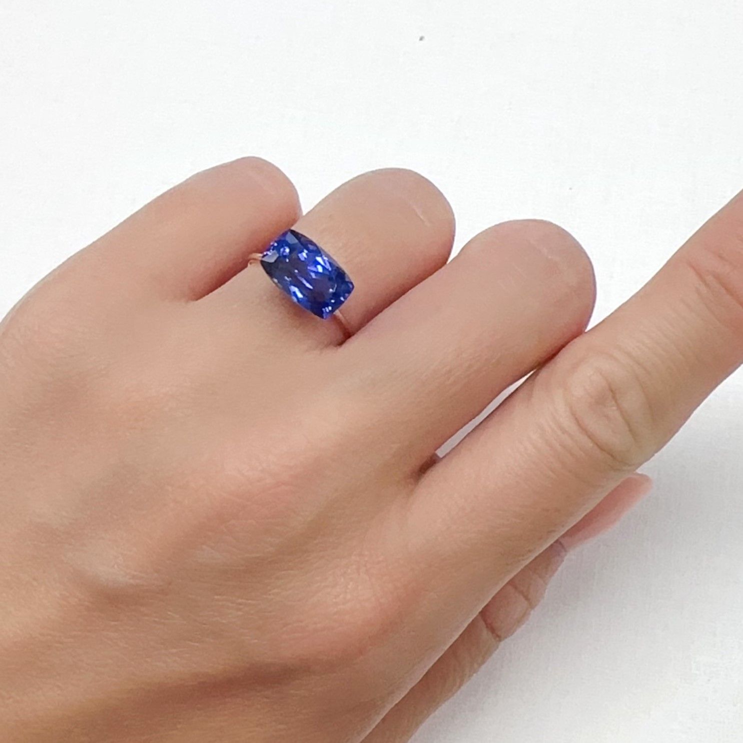 タンザナイト(宝石名タンザナイト)タンザニア産 4.40ct 識別済[240427272]11.3x7.3mm前後