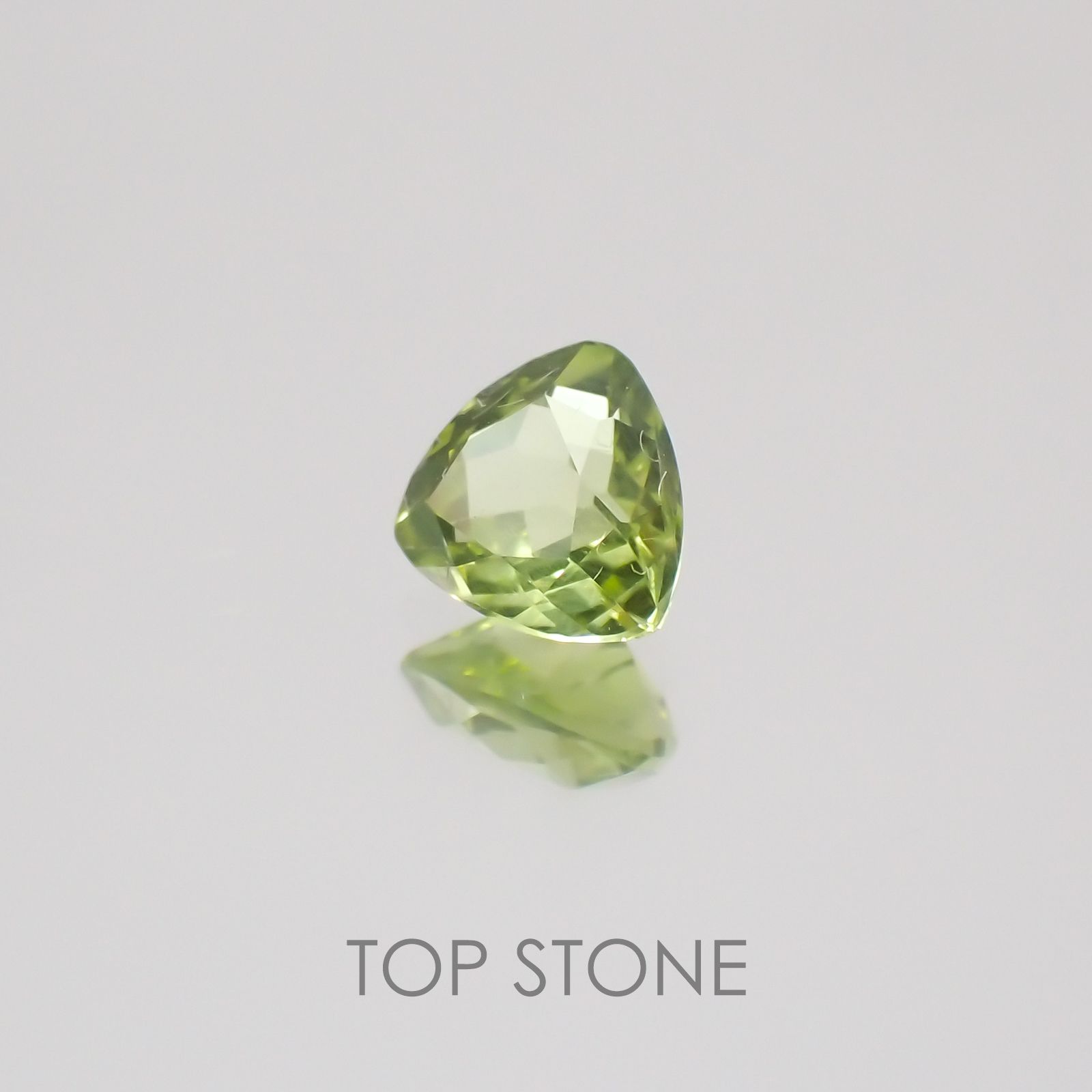 グリーンエンスタタイト(宝石名グリーン・エンスタタイト) カメルーン産 0.28ct 識別済[20128859]4.3×4.1mm前後