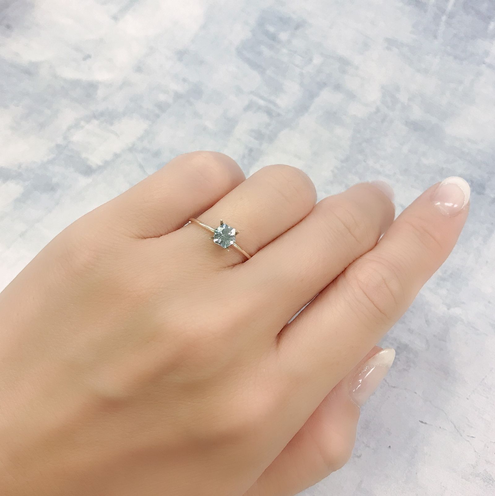 ◇ヘキサゴンカット◇アイスブルージルコン(宝石名ジルコン)カンボジア産 0.80ct 識別済[220716825]4.9x4.8mm前後