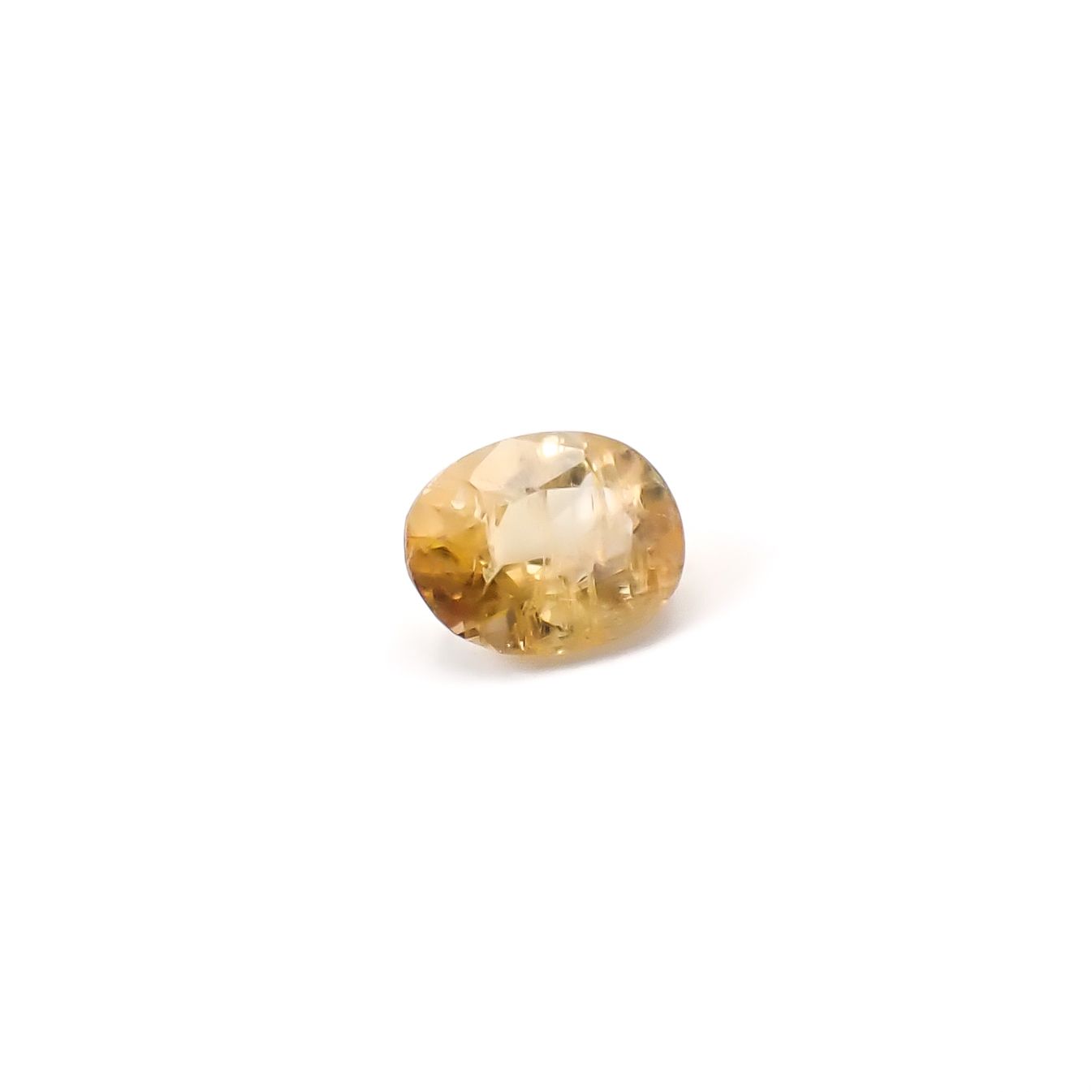 ゴールデンアイオライト(宝石名コーディエライト)マダガスカル産 識別済 0.23ct / 4.8x3.8mm前後 [260532199]