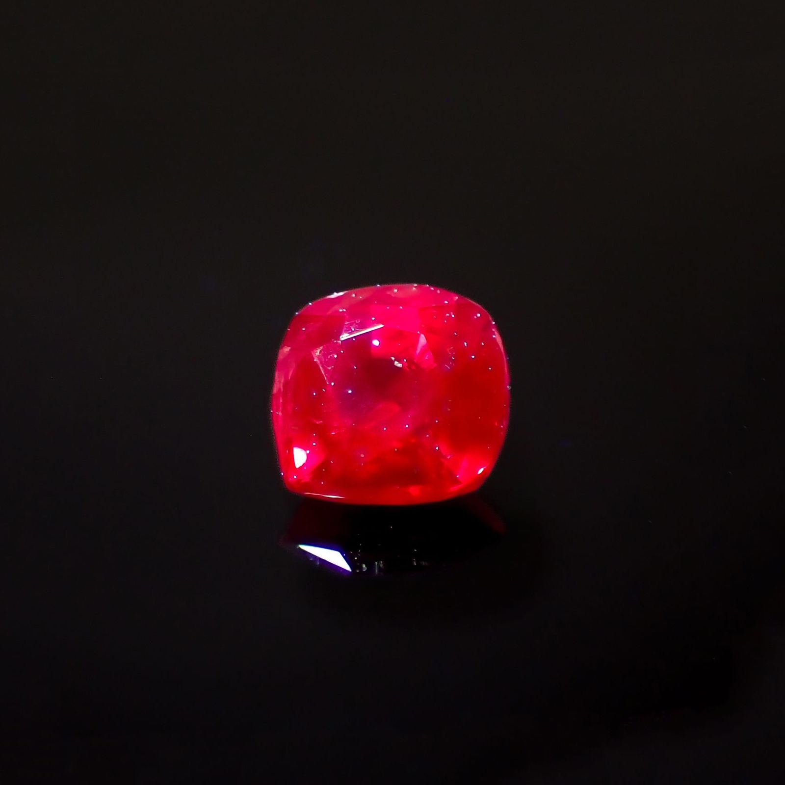 ルビー 非加熱 マダガスカル産 0.28ct / 3.7x3.5mm前後 [230622342]