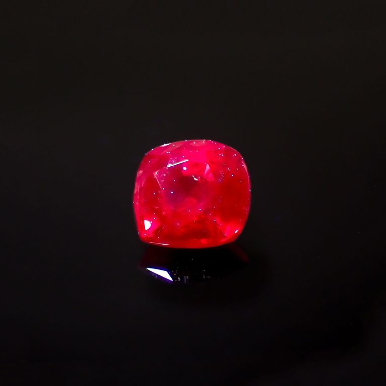 長波365(ライト)の照射で蛍光
