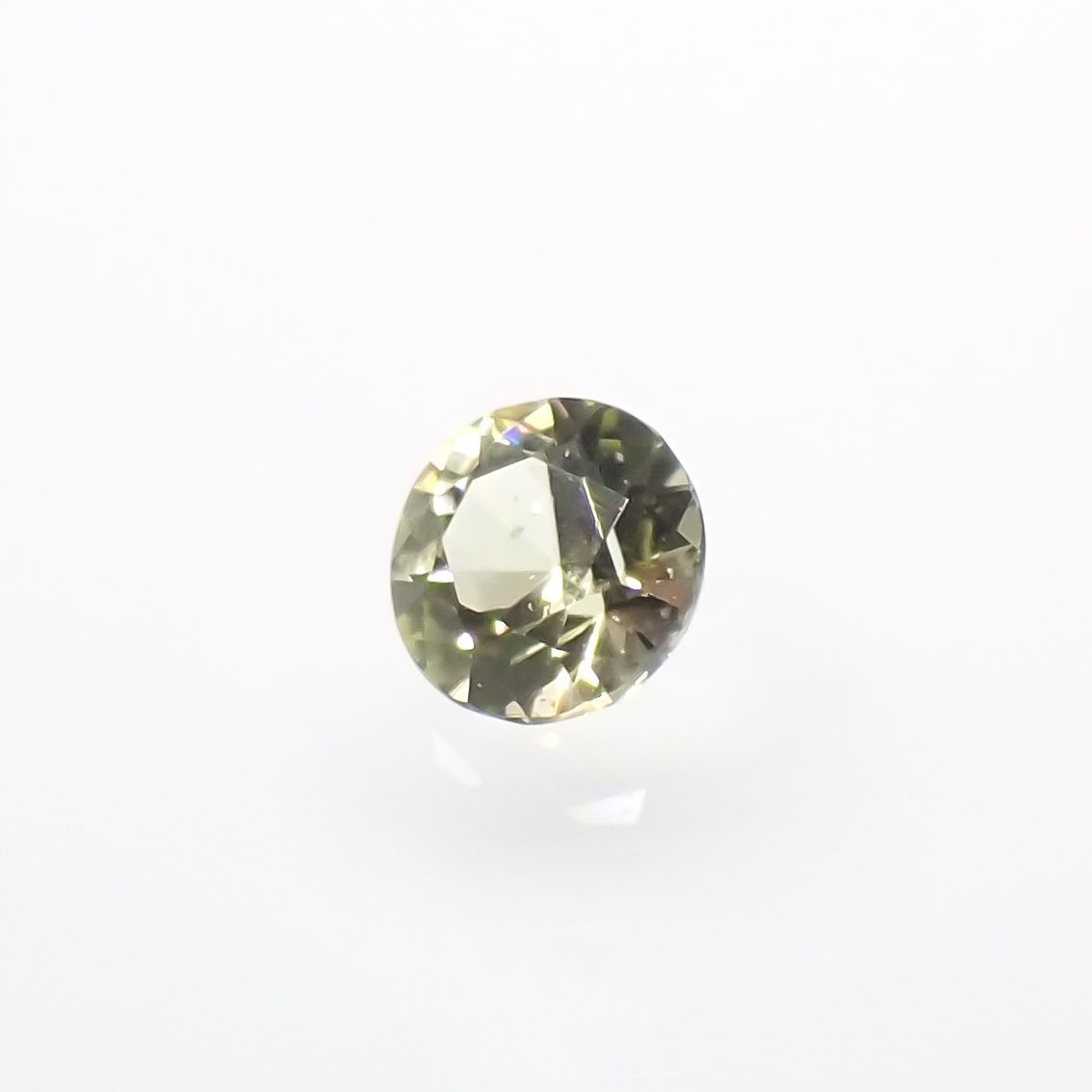 パラサイティックペリドット(宝石名ペリドット)採取地：ロシア 0.025ct 識別済[220616233]1.8x1.8mm前後