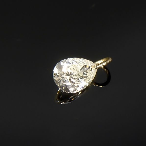 ◇La terre(ラ・テール)◇K18ダイヤモンドチャーム TTLC/SI (宝石名ダイアモンド) 0.140ct 識別済[220115348]4x2.7mm前後
