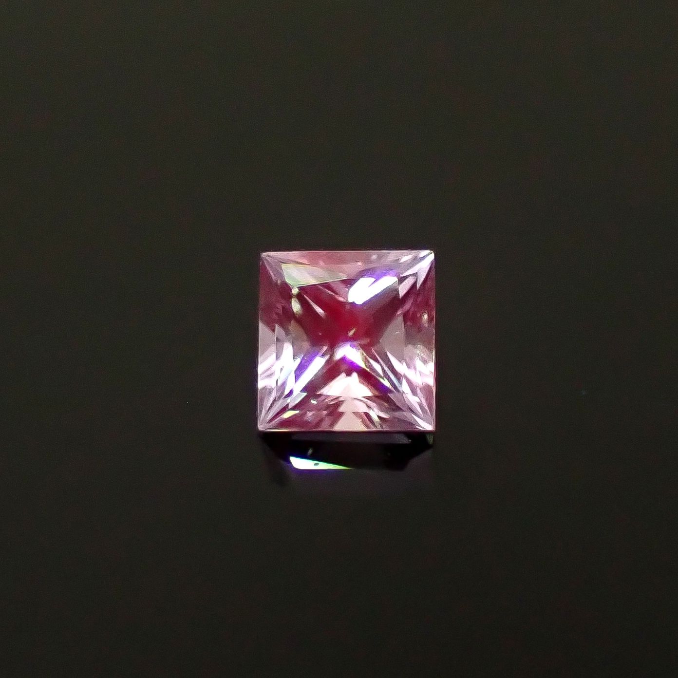 ◇プリンセスカット◇ラベンダーサファイア(宝石名サファイア)東アフリカ産 0.23ct 識別済[250817370]3.3x3.2mm前後
