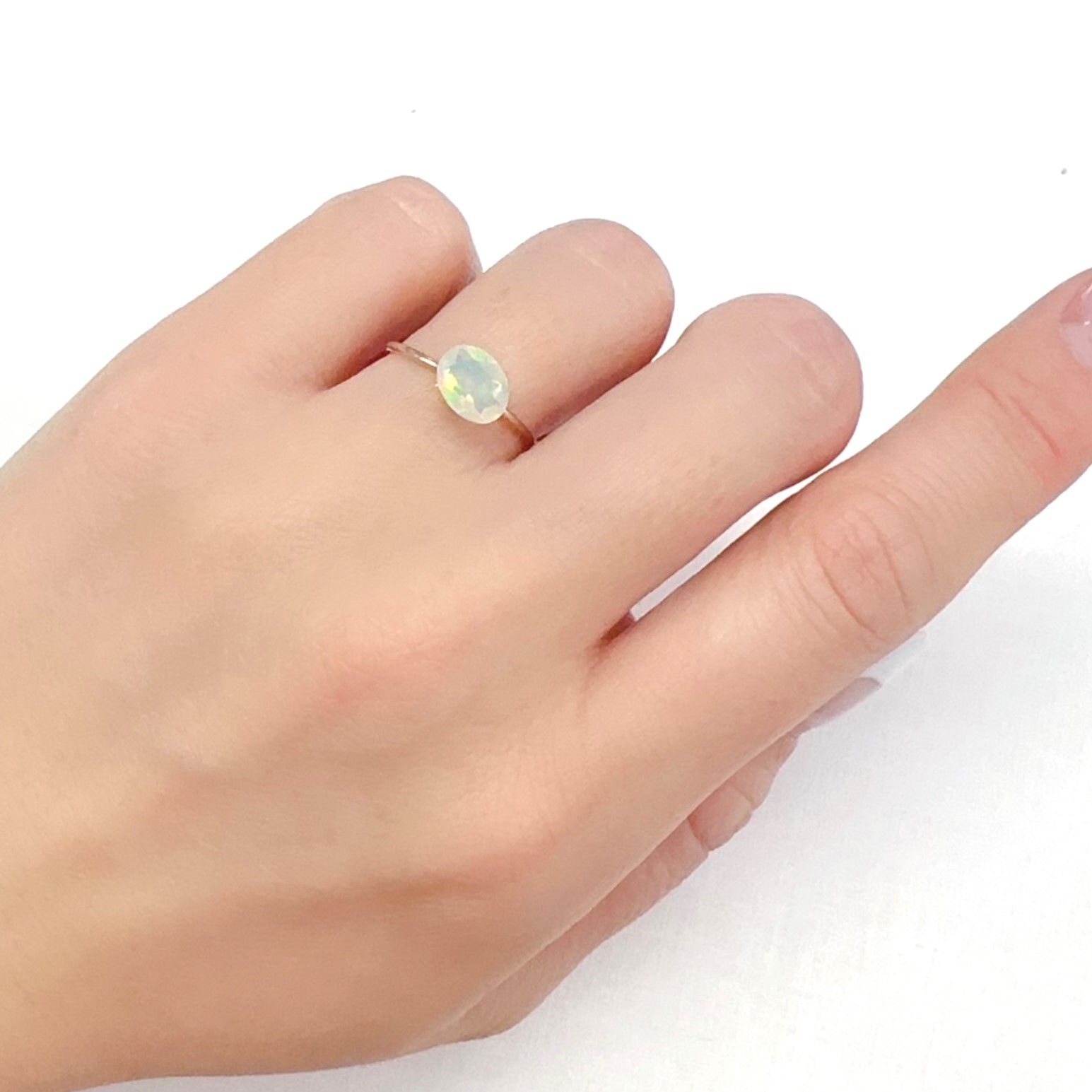 エチオピアオパール エチオピア産 0.65ct[240125316]7.7x6mm前後