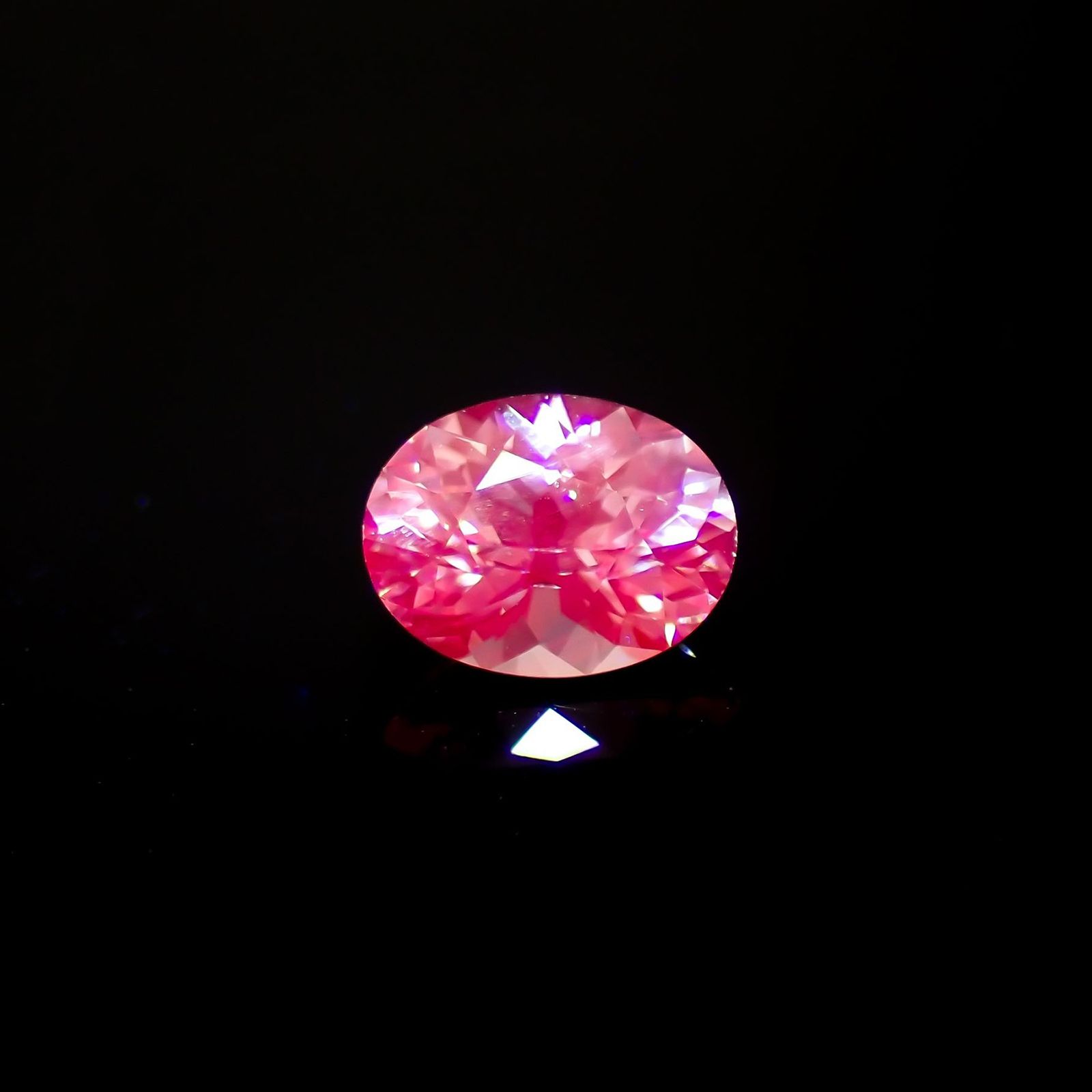ラベンダーサファイア(宝石名サファイア)スリランカ/マダガスカル産 0.63ct 識別済[250817481]5.9x4.6mm前後