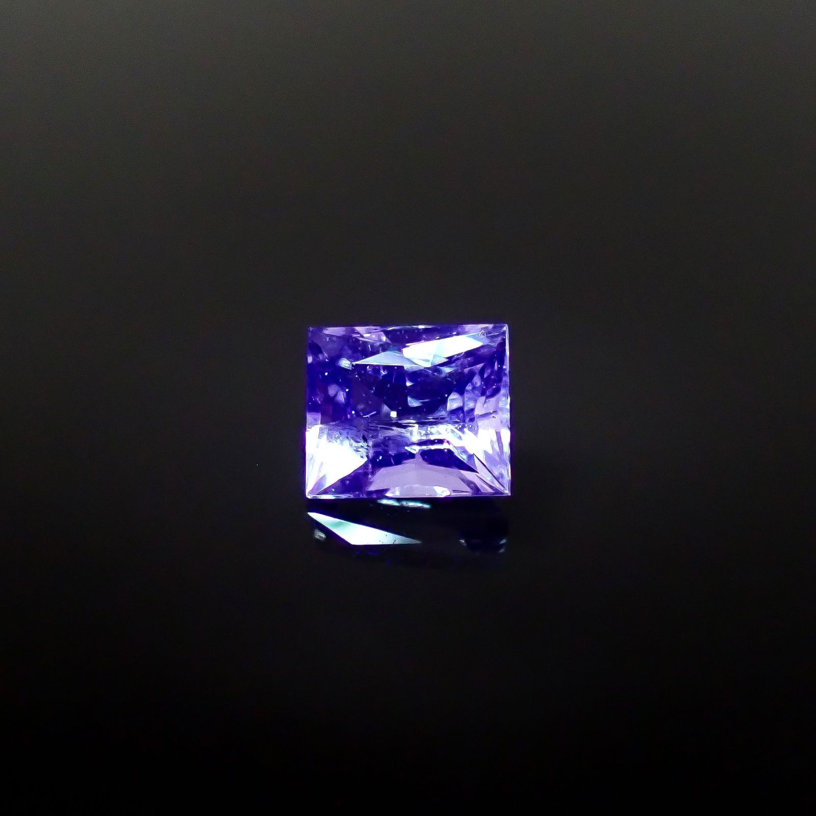 ◇プリンセスカット◇オーソクレース(宝石名ホワイト・オーソクレース)パキスタン産 0.69ct 識別済[250530445]5.9x4.9mm前後