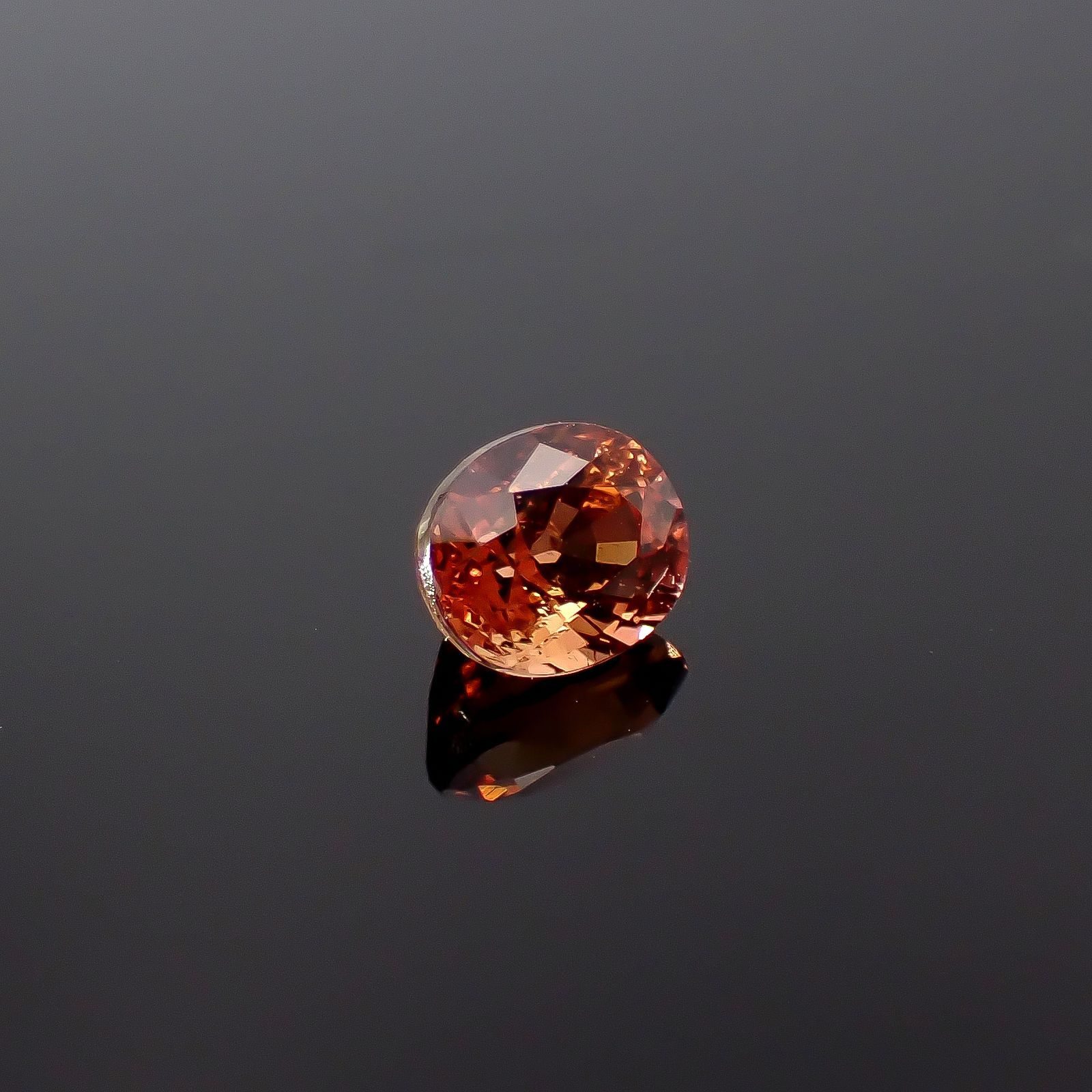 オレンジゾイサイト(宝石名ゾイサイト)タンザニア産 識別済 0.69ct / 5.4x4.4mm前後 [251231473]