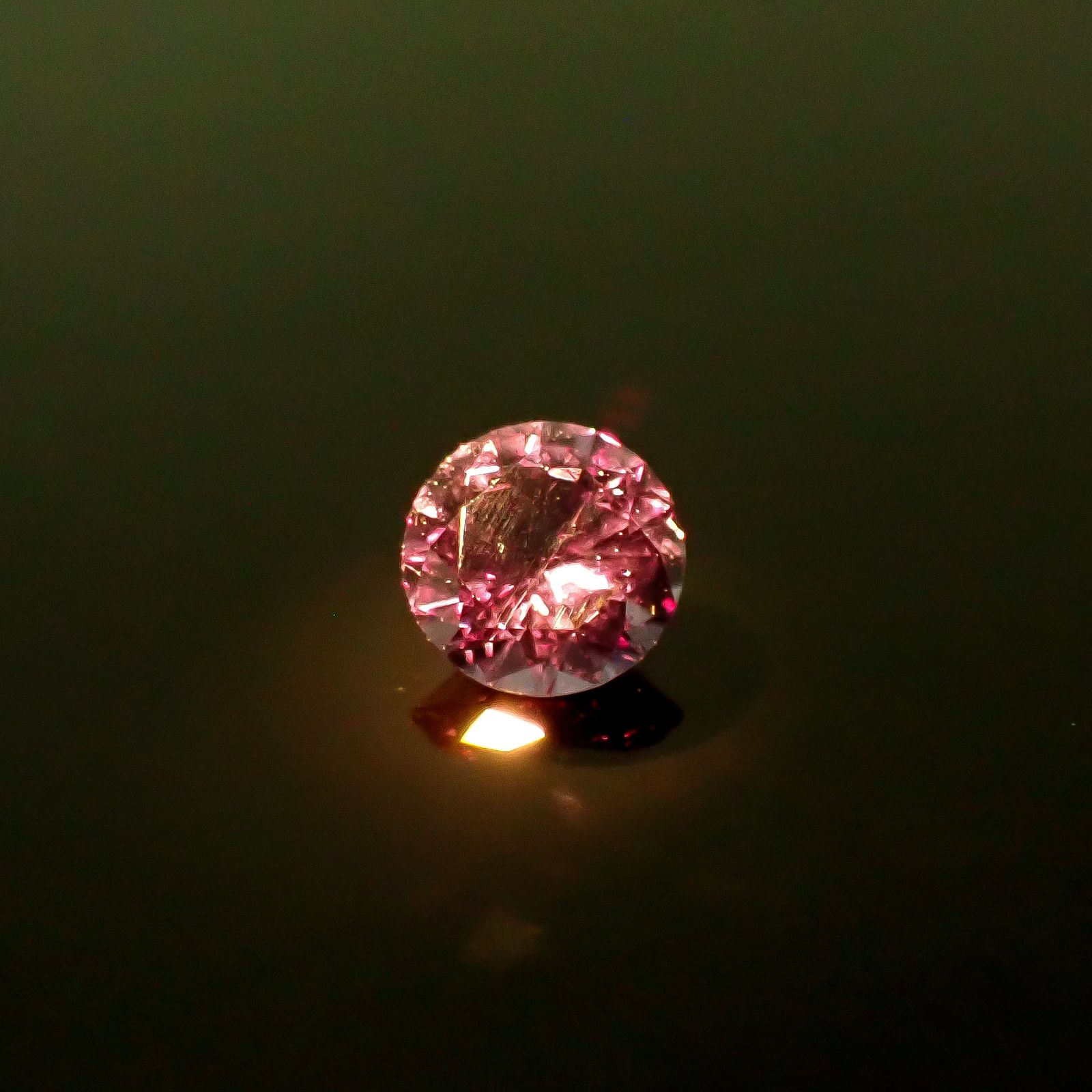 ベキリーブルーガーネット（カラーチェンジガーネット アレキタイプ） マダガスカル・ベキリー産 0.31ct / 4.2x4.2mm前後 [251231510]