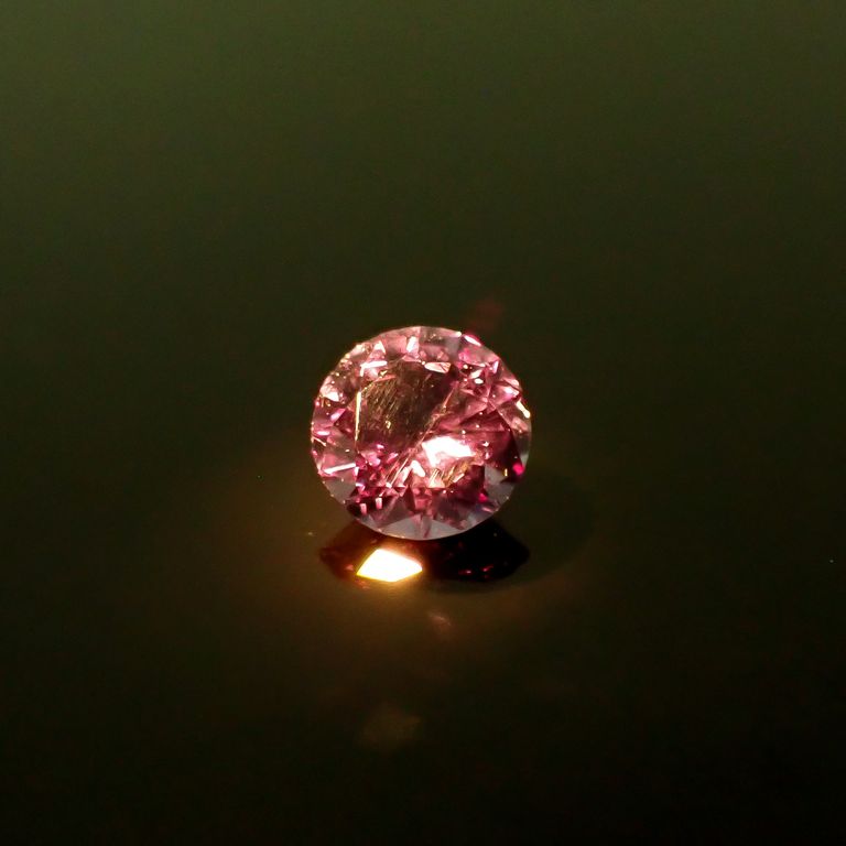 電球色(ライト)の照射で変色