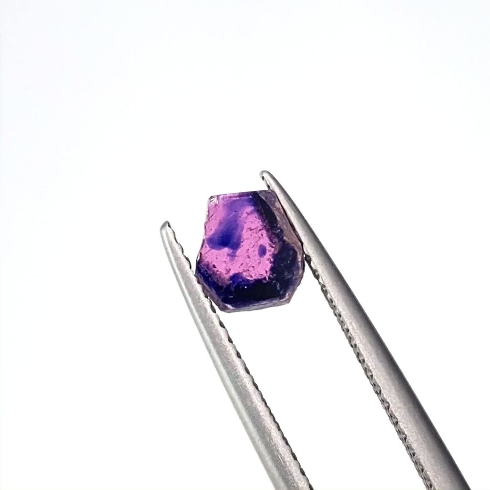 ウィンザーサファイア原石スライス タンザニア・ウィンザー産 0.72ct[230321222]6x5.4mm前後 | TOP  STONE(トップストーン)