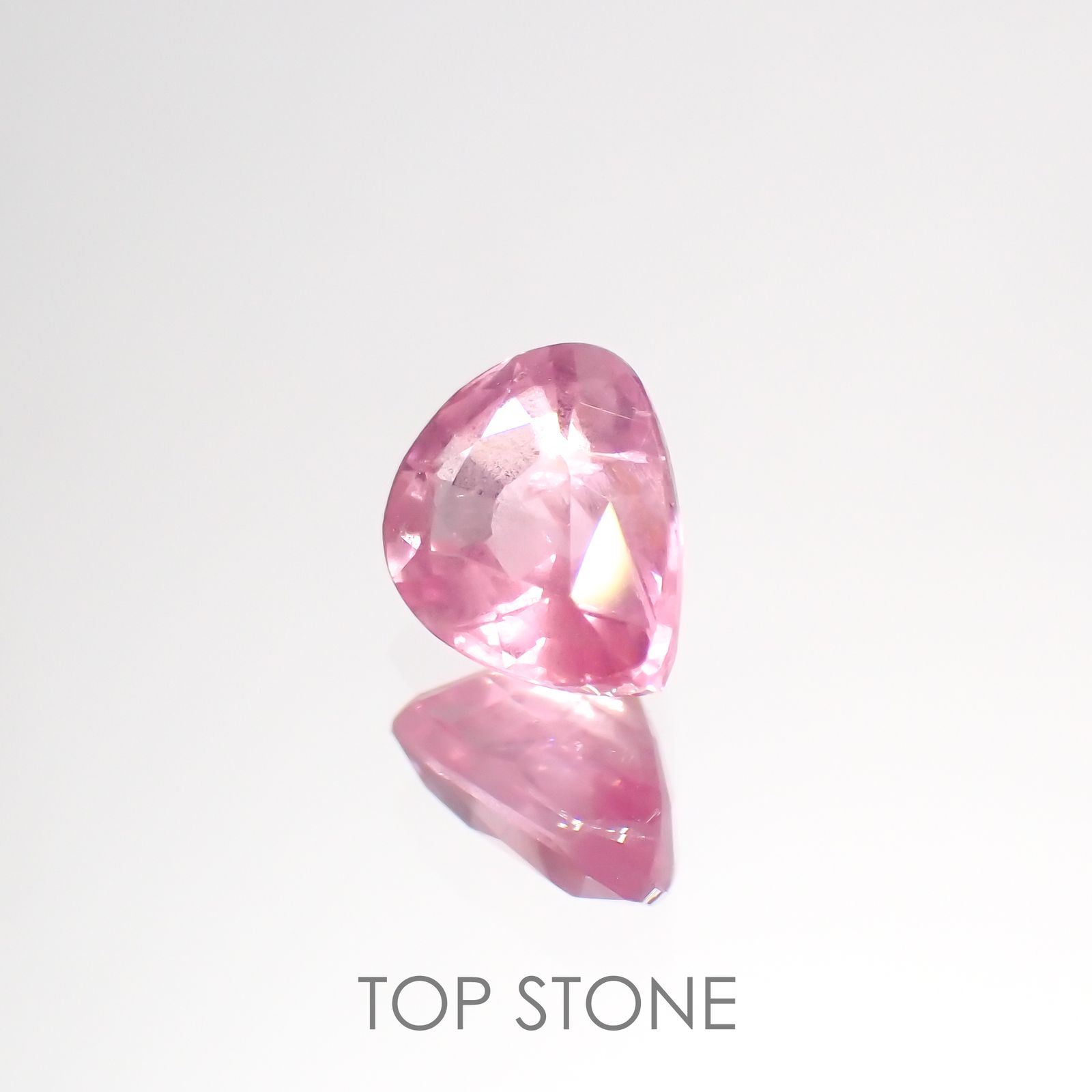 シルキーピンクスピネル(宝石名ピンク・スピネル)タンザニア産 0.98ct 識別済[220114136]6.7x5.5mm前後