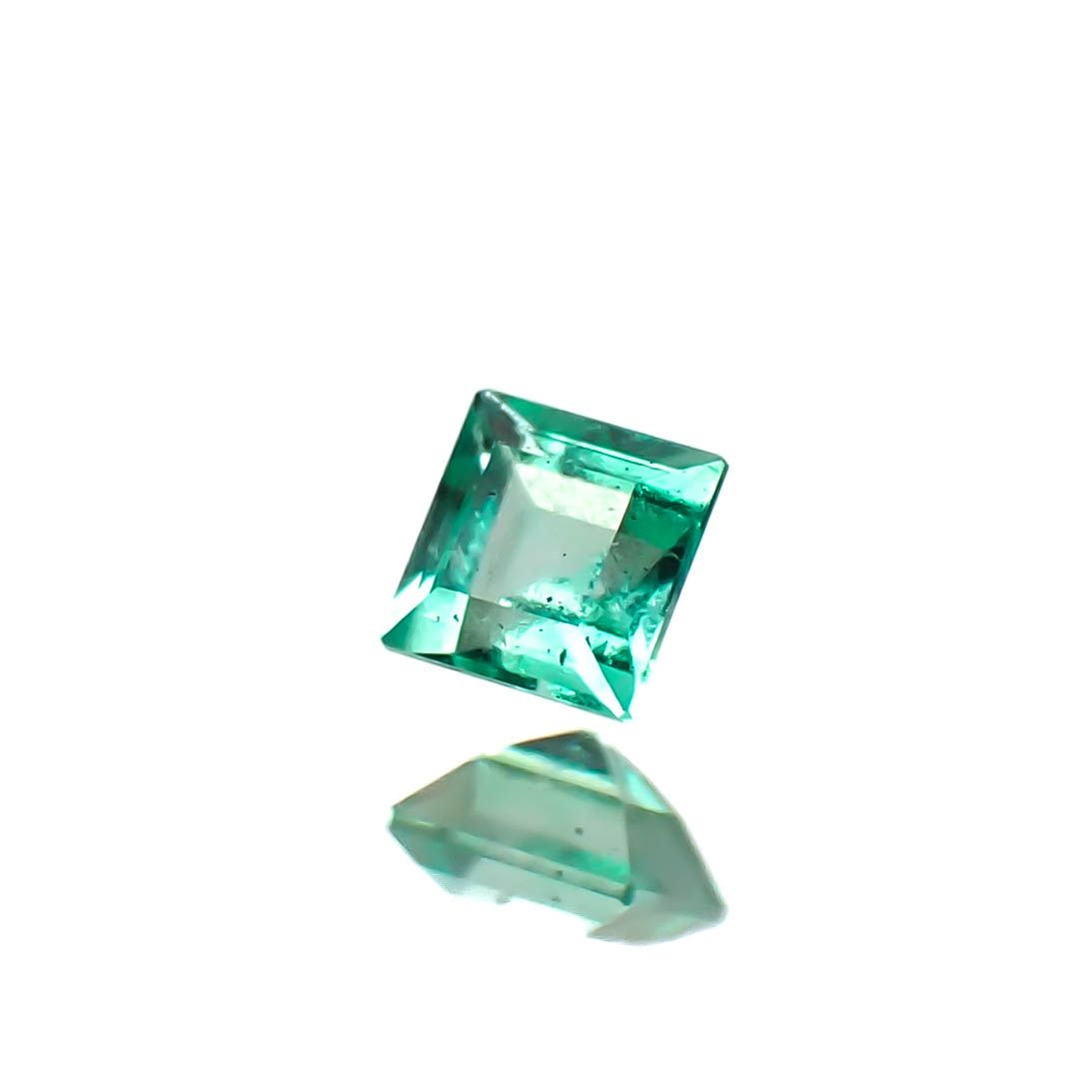 ノンオイルエメラルド ロシア産 0.037ct [250330107]1.9x1.8mm前後
