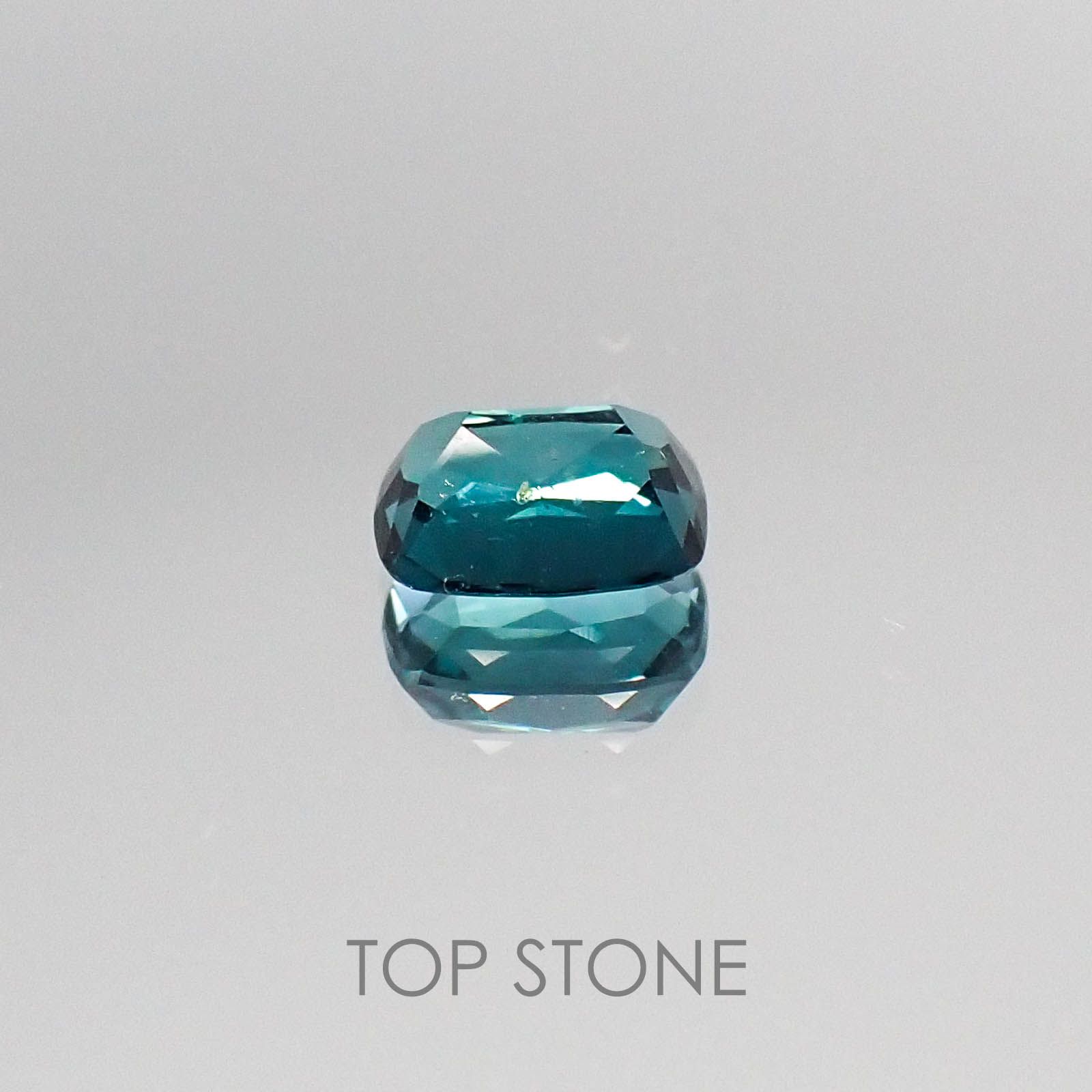 ブルートルマリン ブラジル産 ルース 0.69ct[20073874]6.3×4.9mm前後